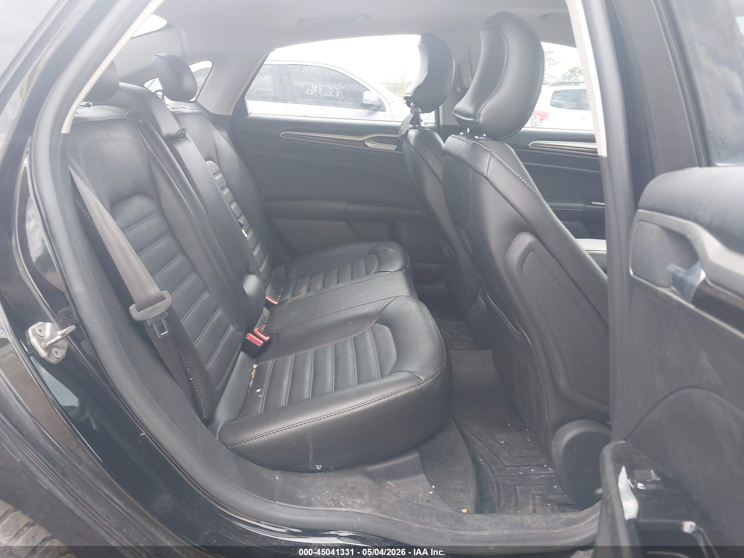 FORD FUSION image 8
