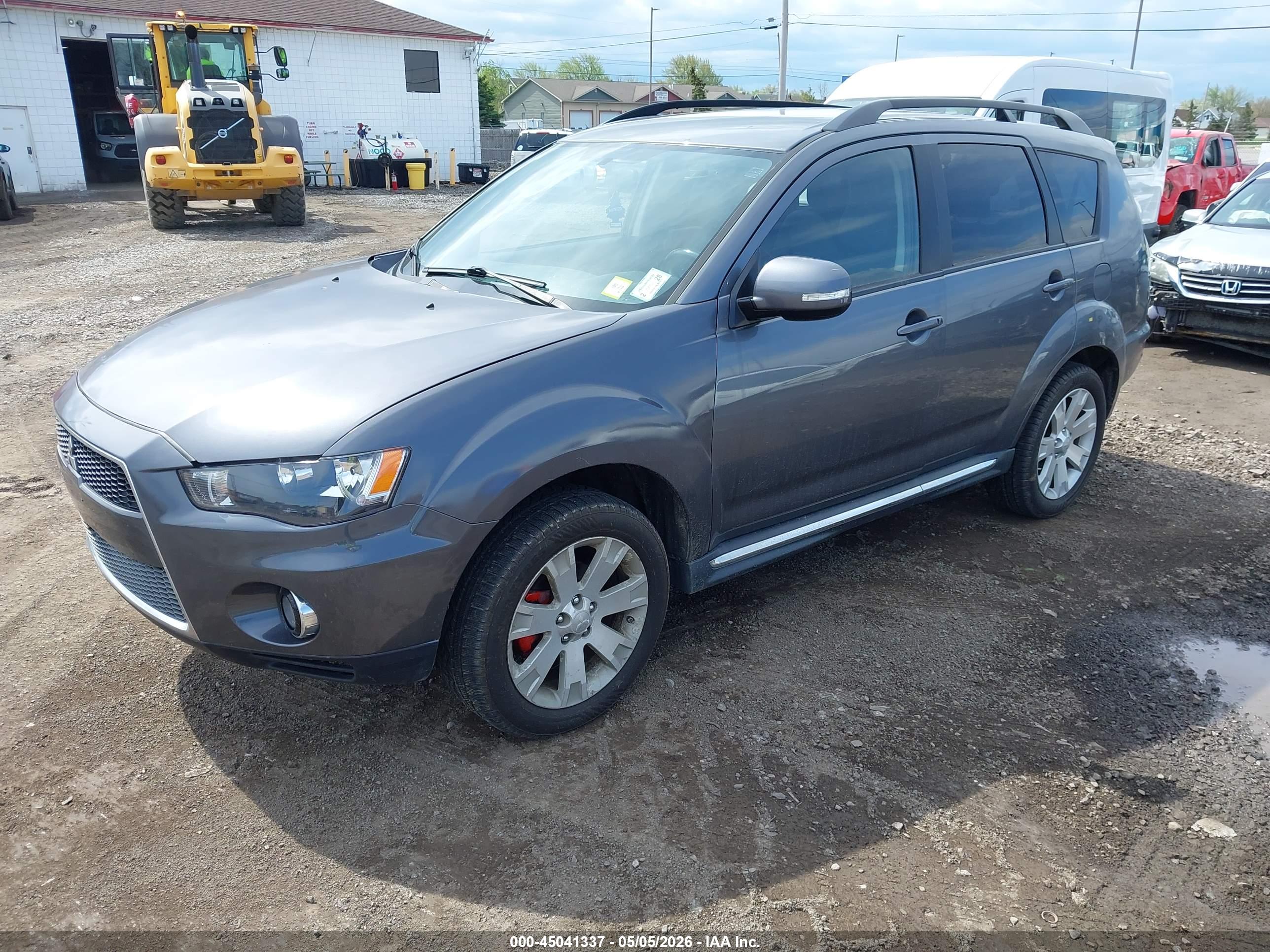 MITSUBISHI OUTLANDER image 2