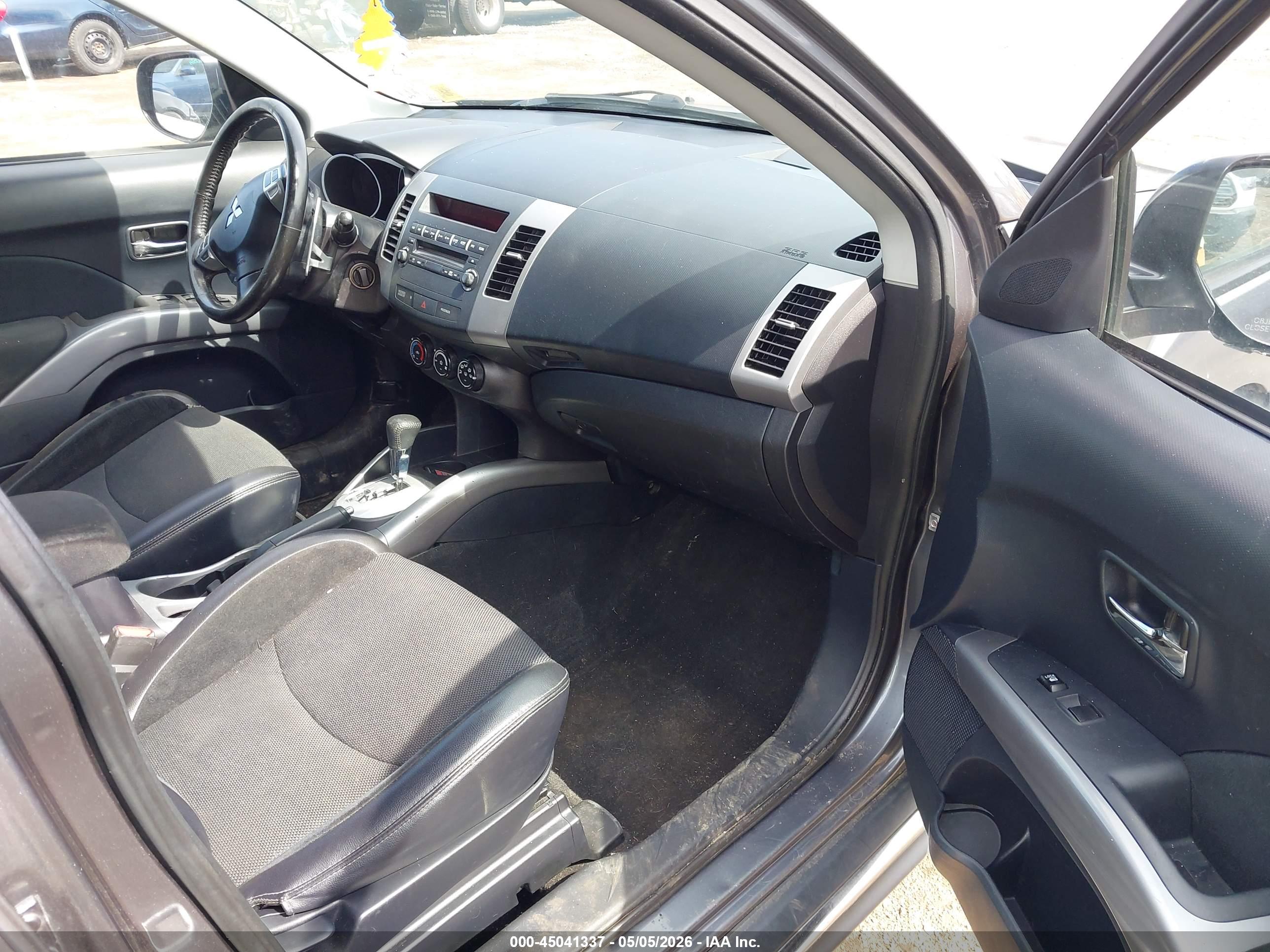 MITSUBISHI OUTLANDER image 5