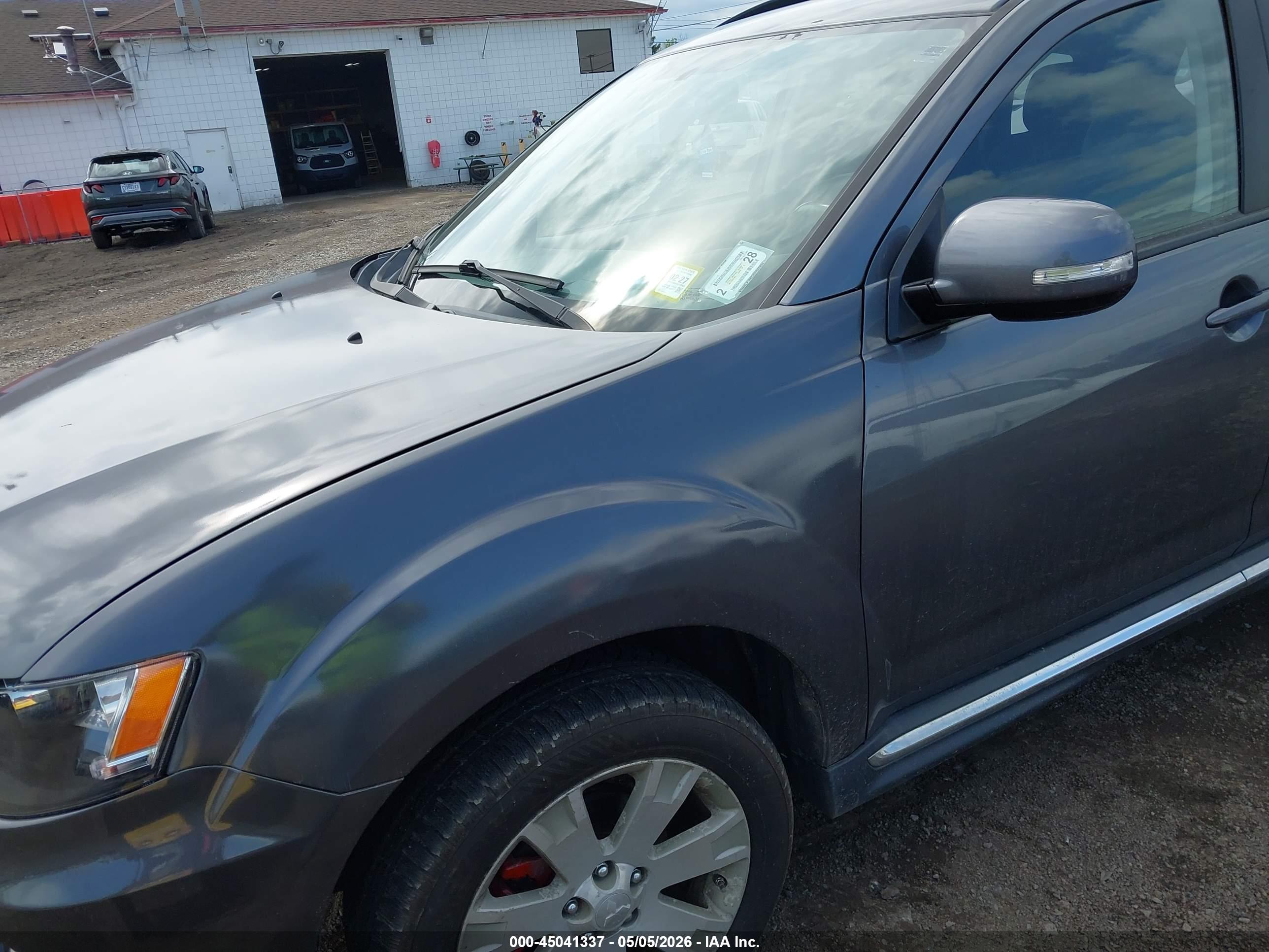 MITSUBISHI OUTLANDER image 6