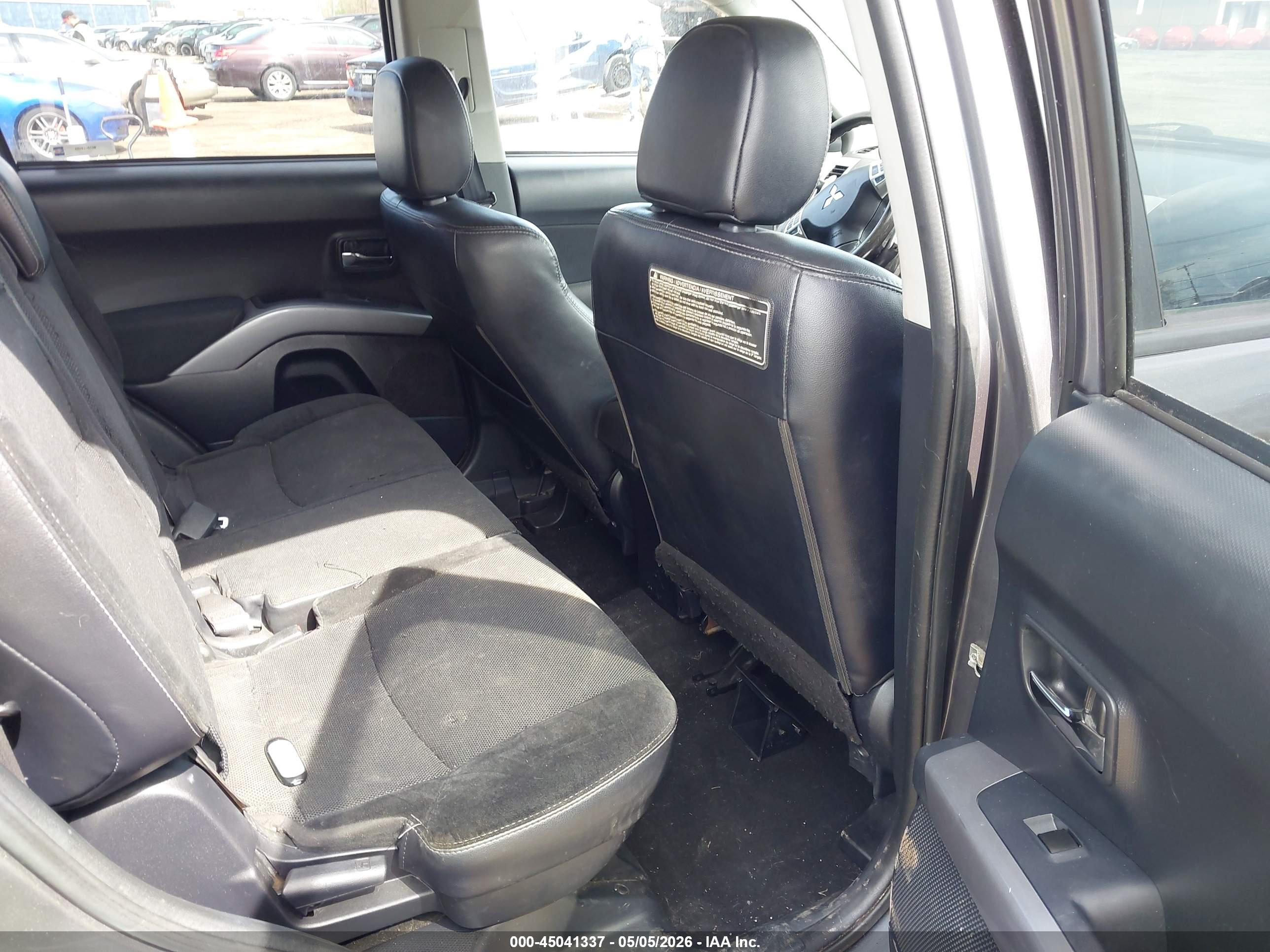 MITSUBISHI OUTLANDER image 8