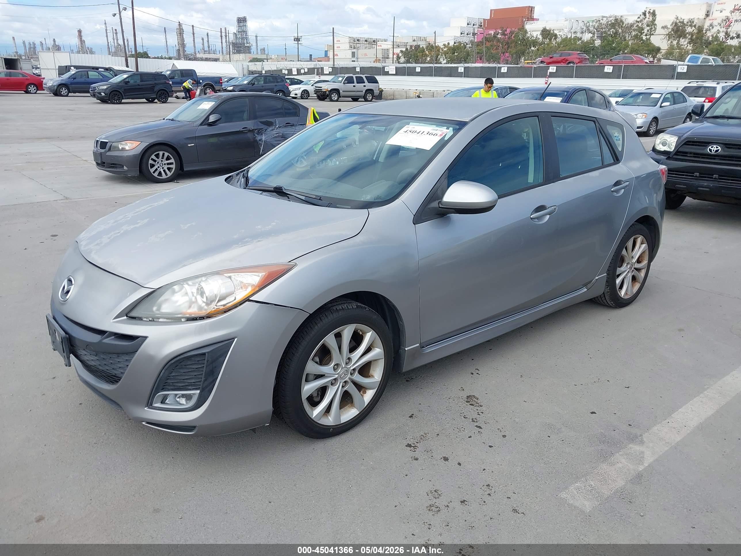 MAZDA MAZDA3 image 2