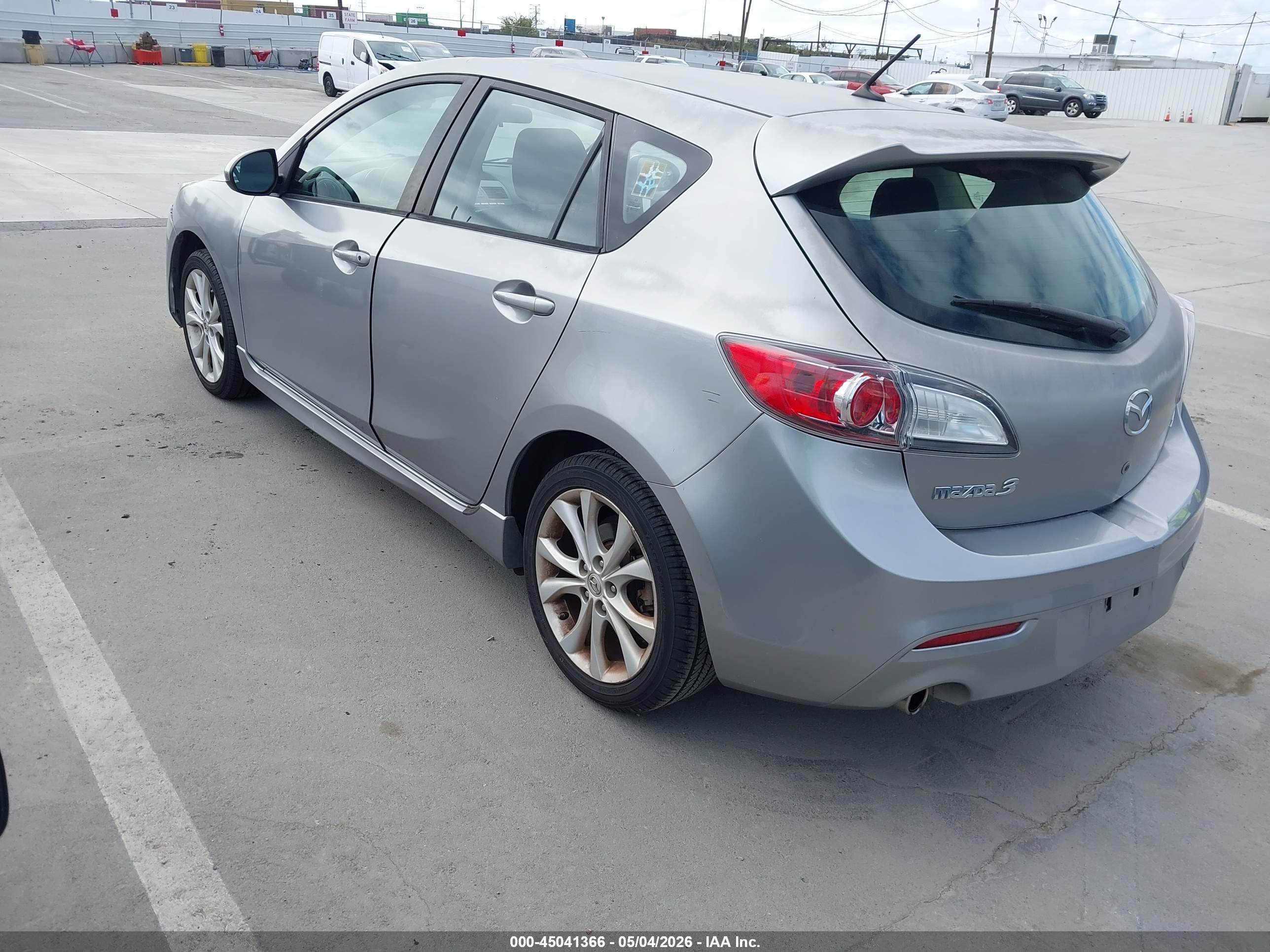 MAZDA MAZDA3 image 3