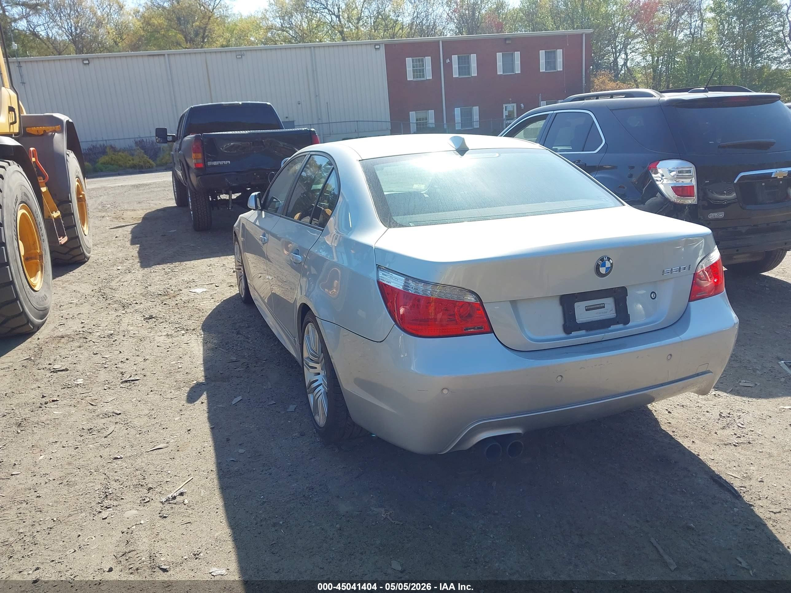 BMW 550I image 3