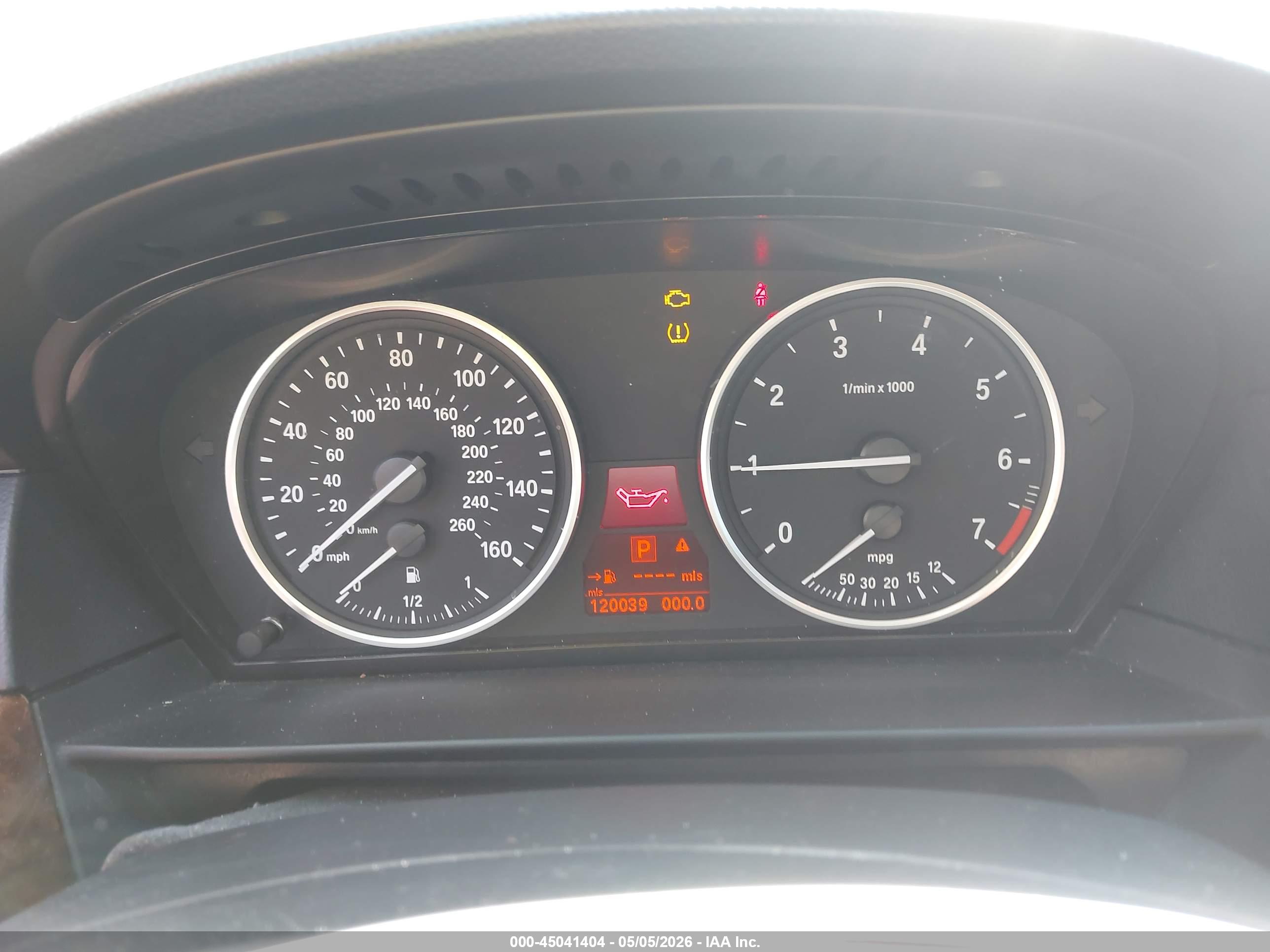 BMW 550I image 7