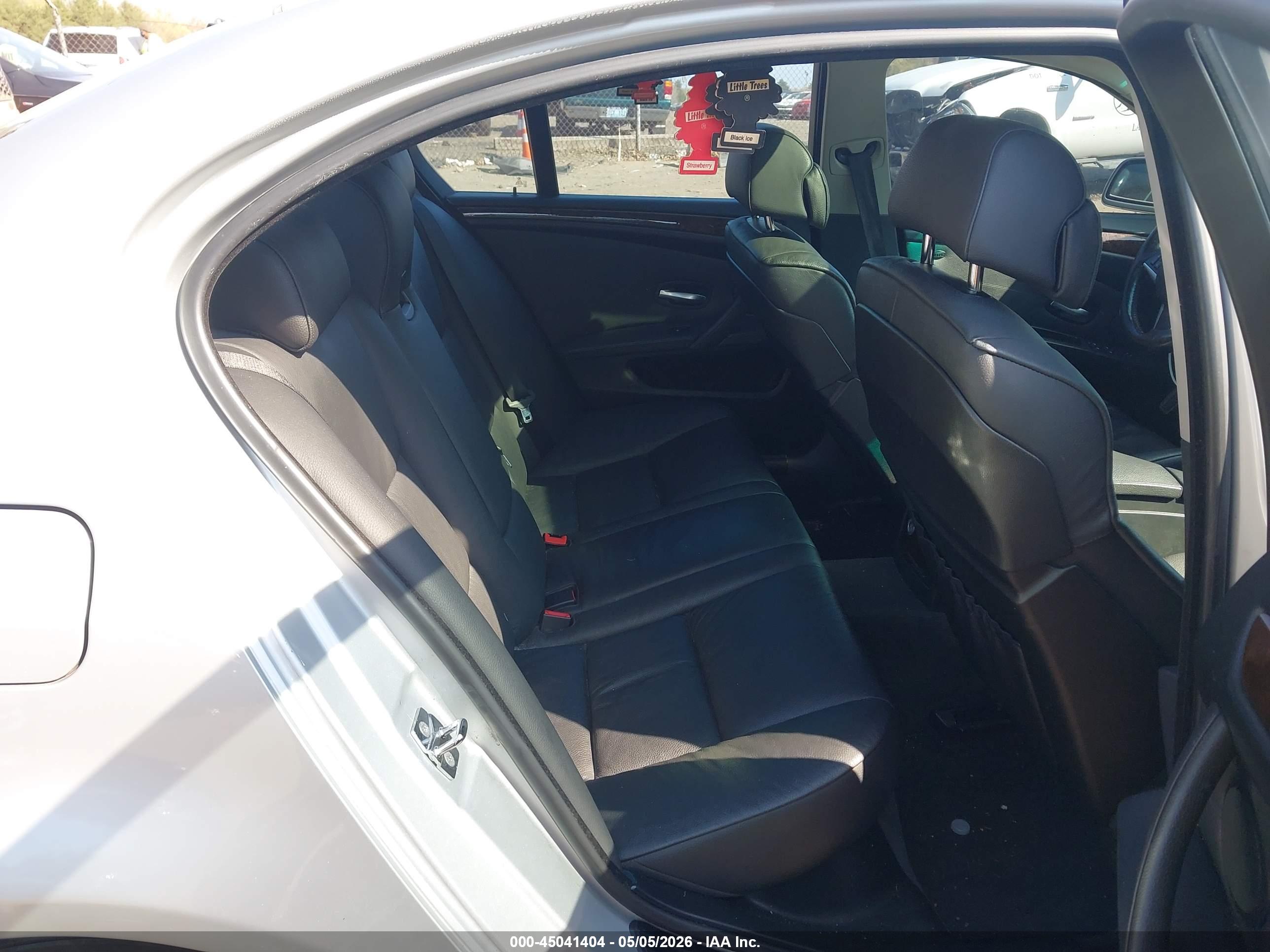 BMW 550I image 8