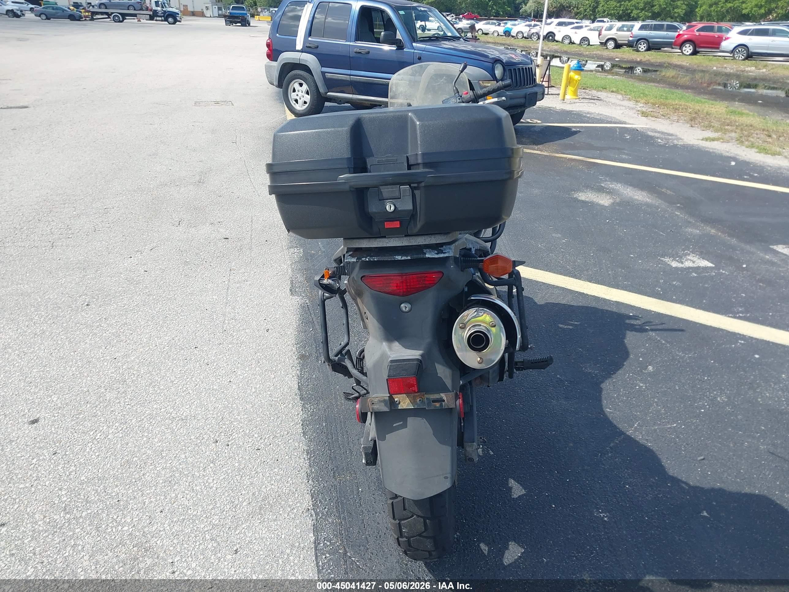 SUZUKI DL650 image 6