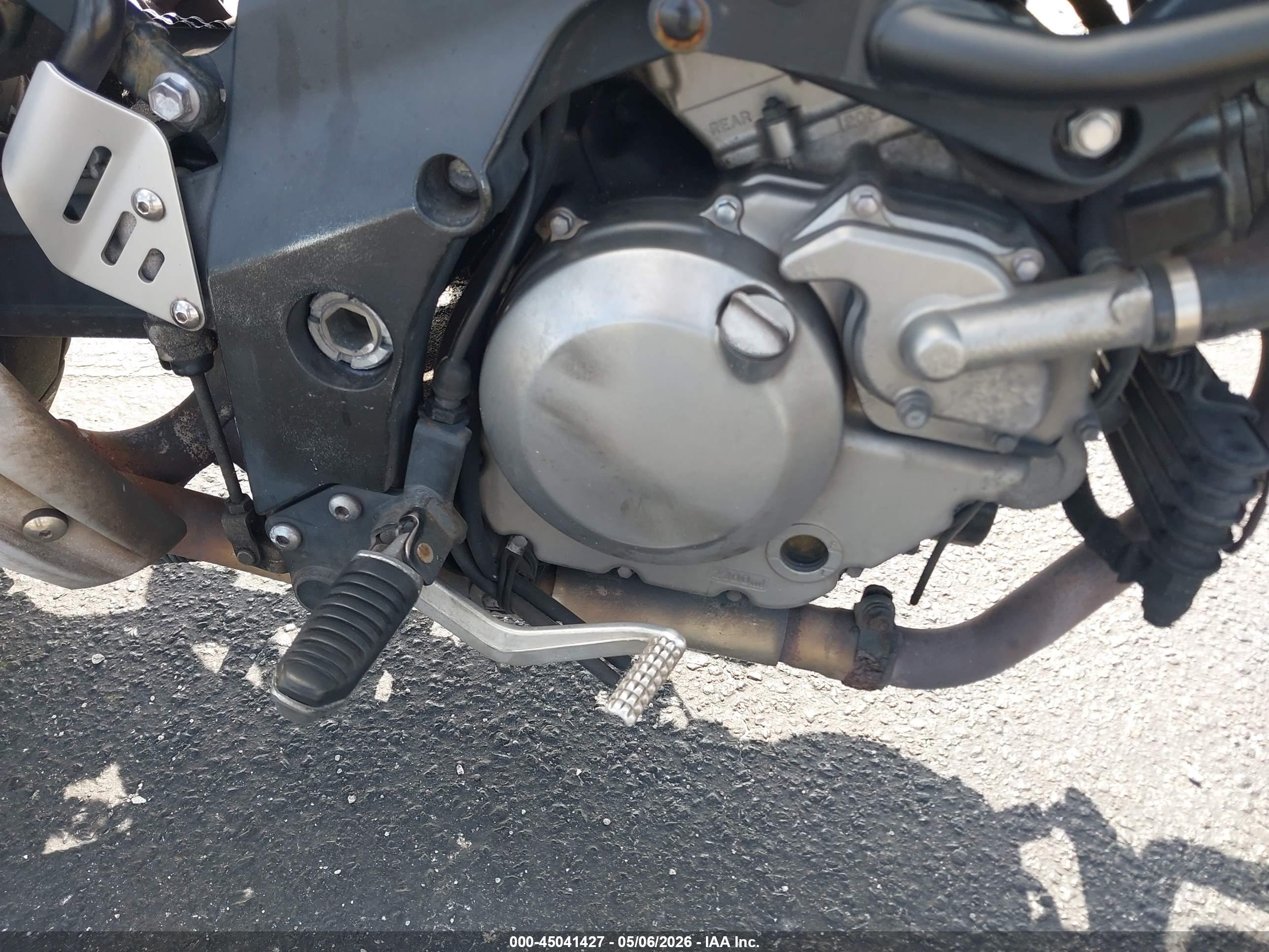 SUZUKI DL650 image 8