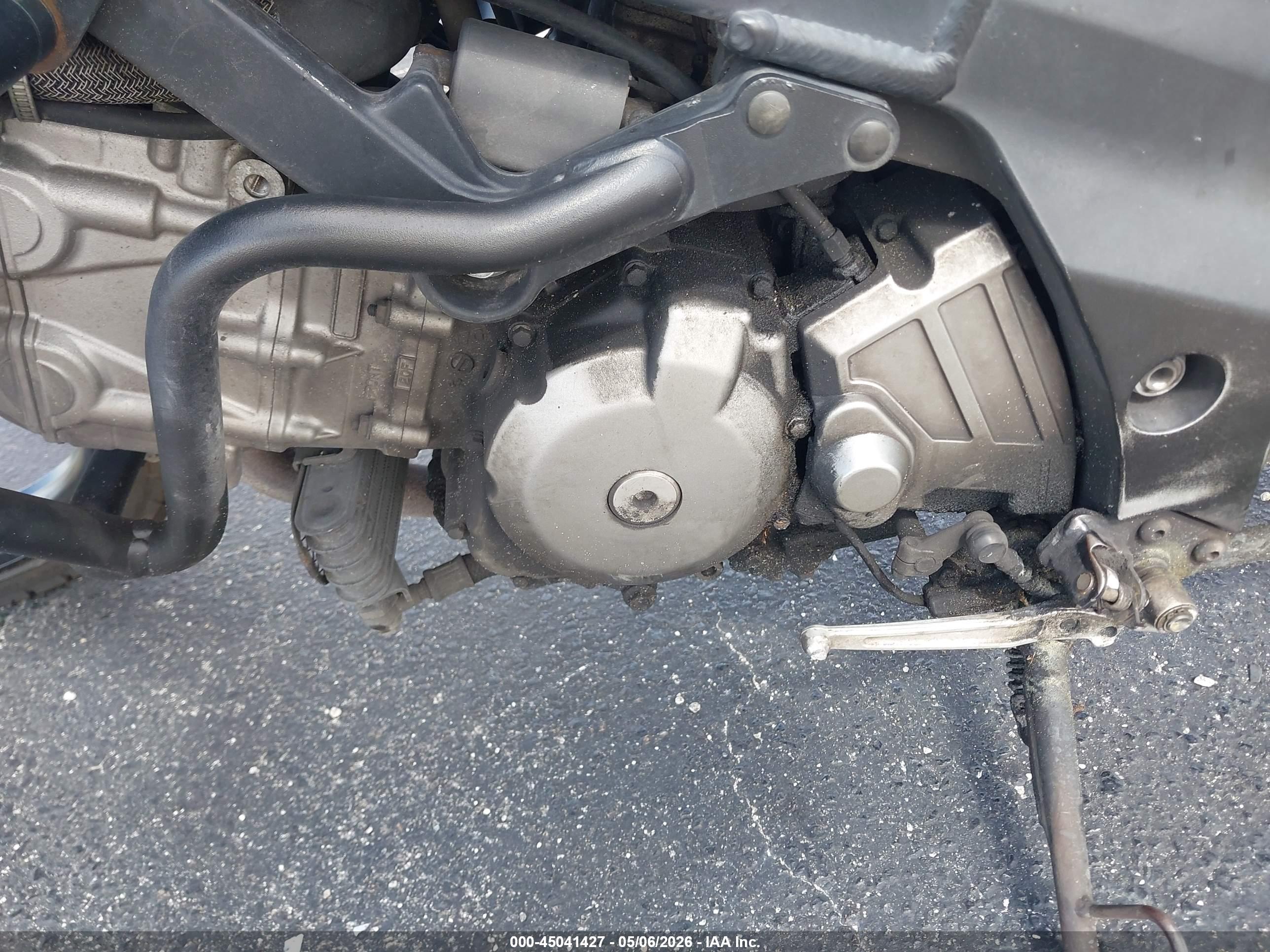 SUZUKI DL650 image 9
