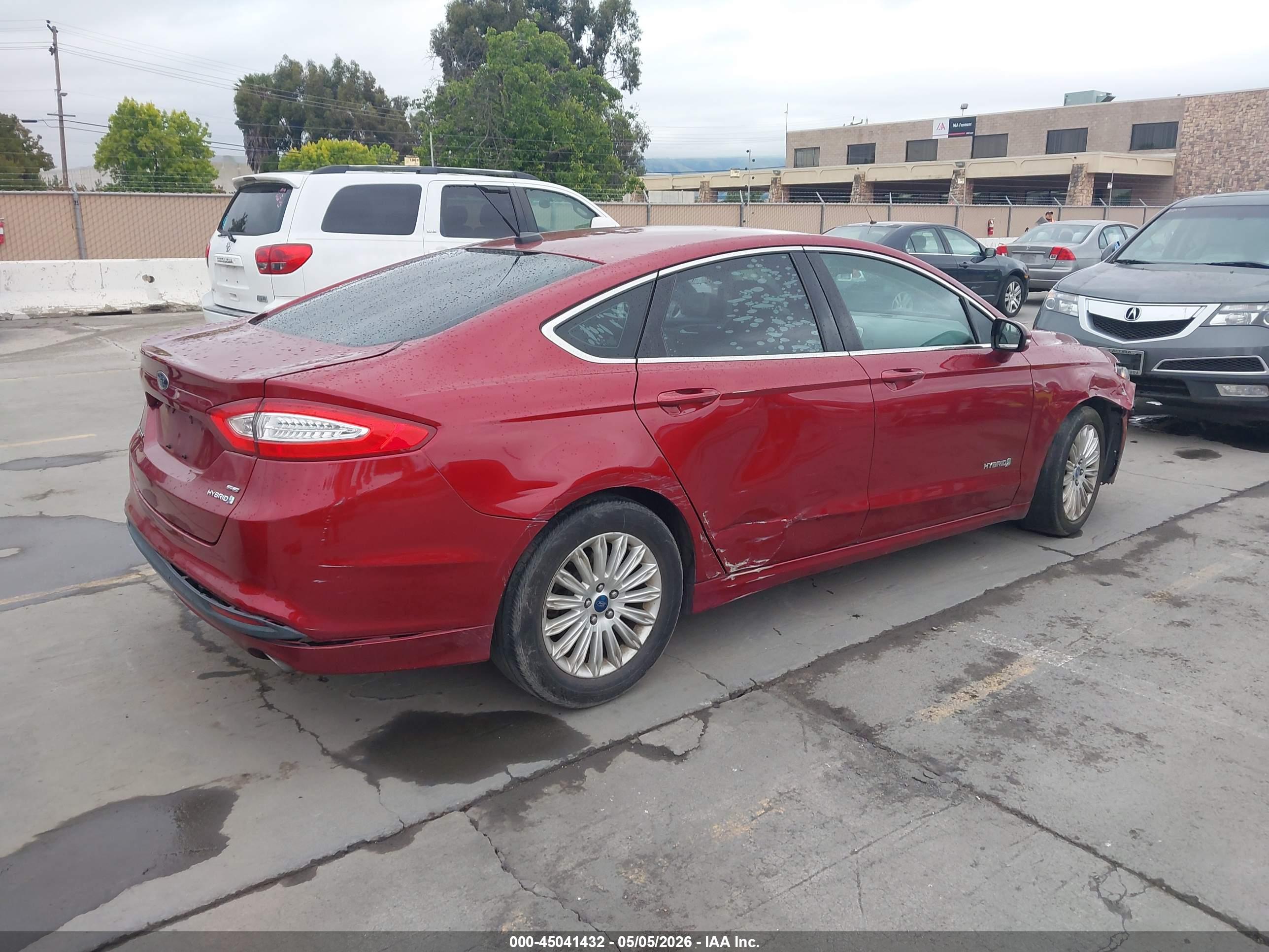 FORD FUSION image 4