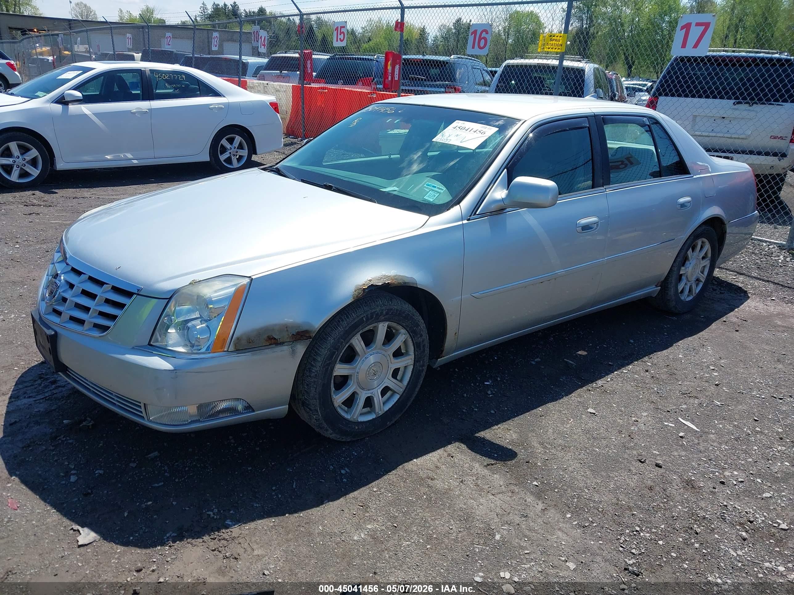 CADILLAC DTS image 2