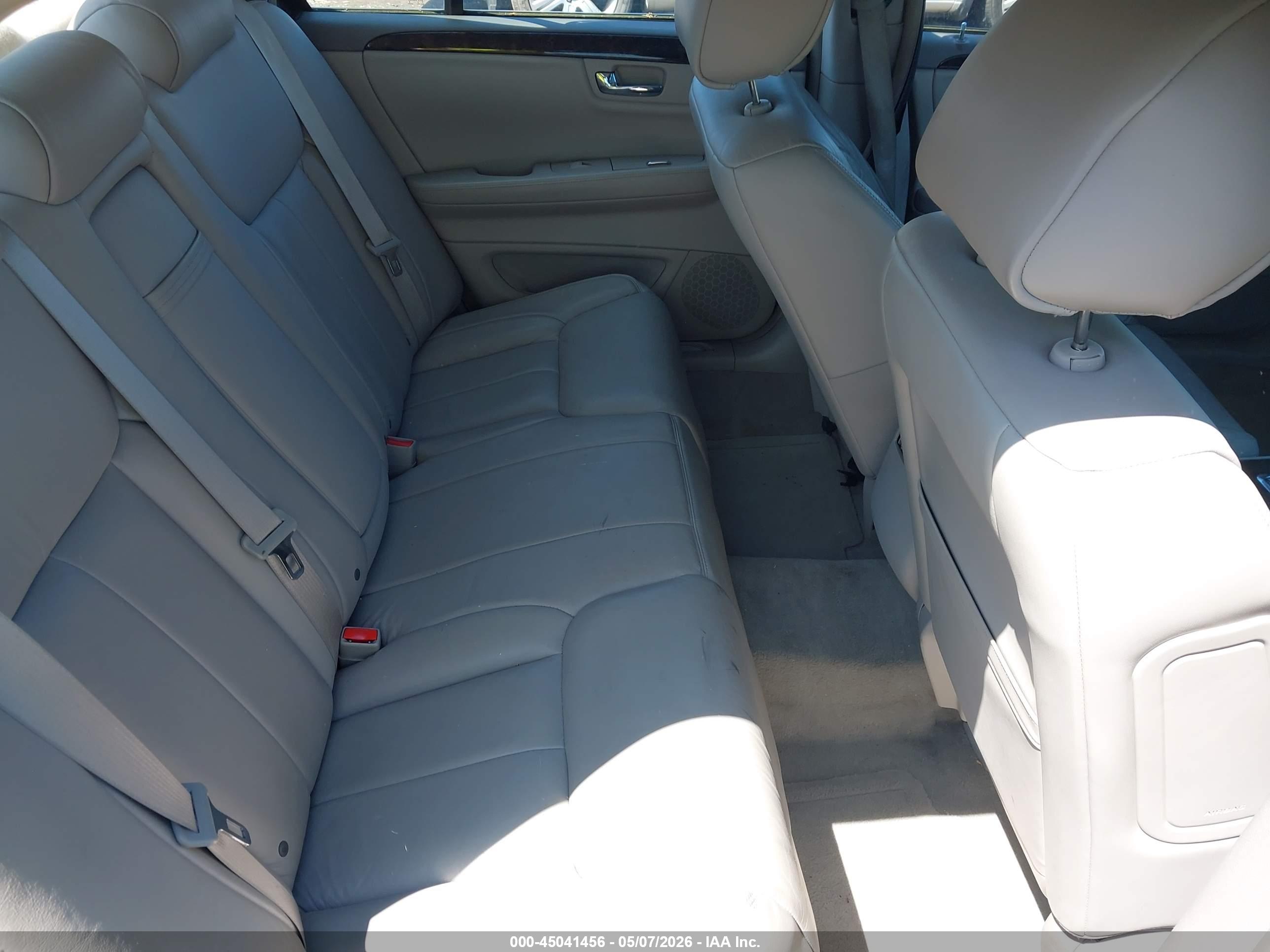 CADILLAC DTS image 8