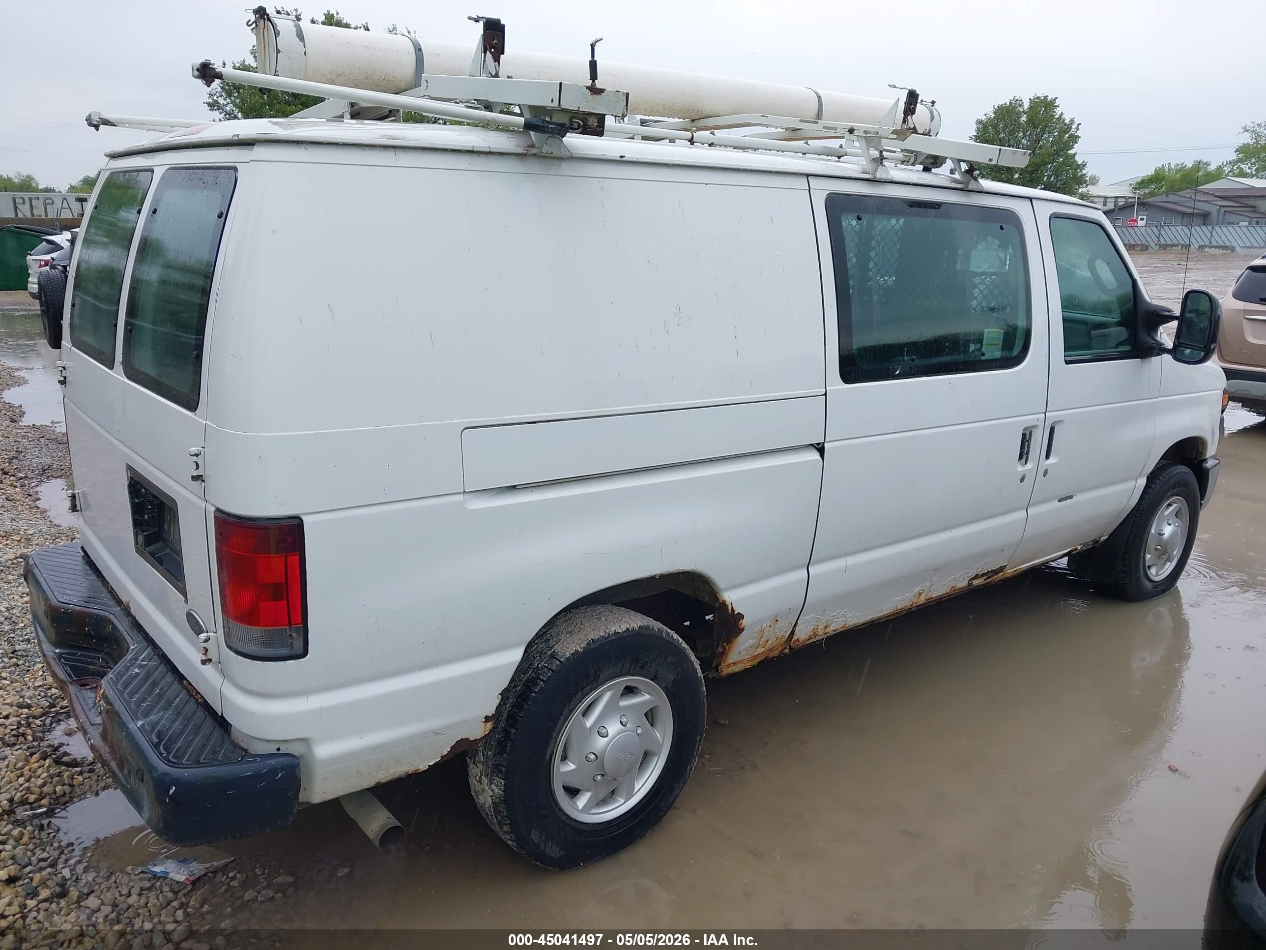 FORD E-250 image 4