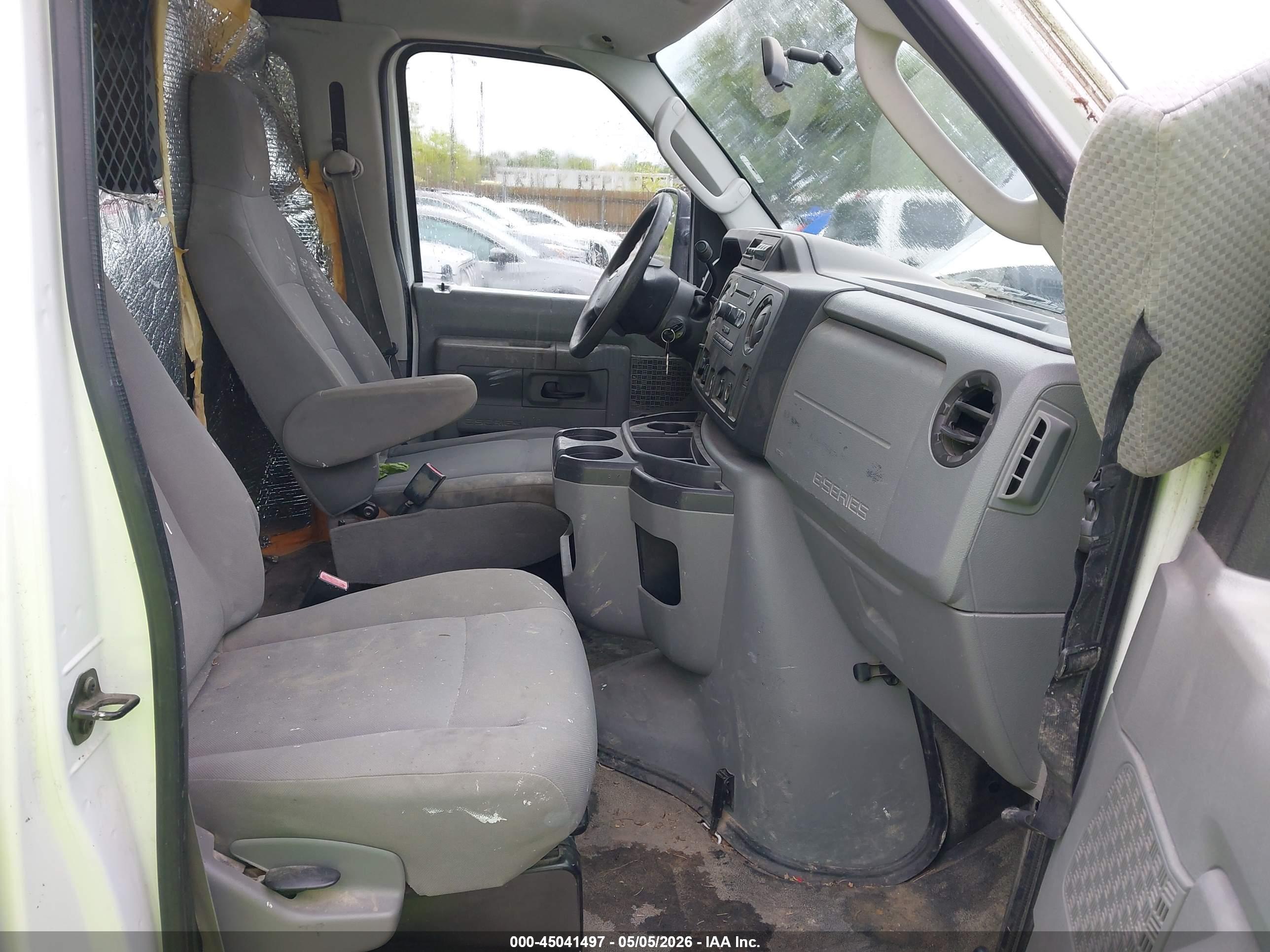 FORD E-250 image 5