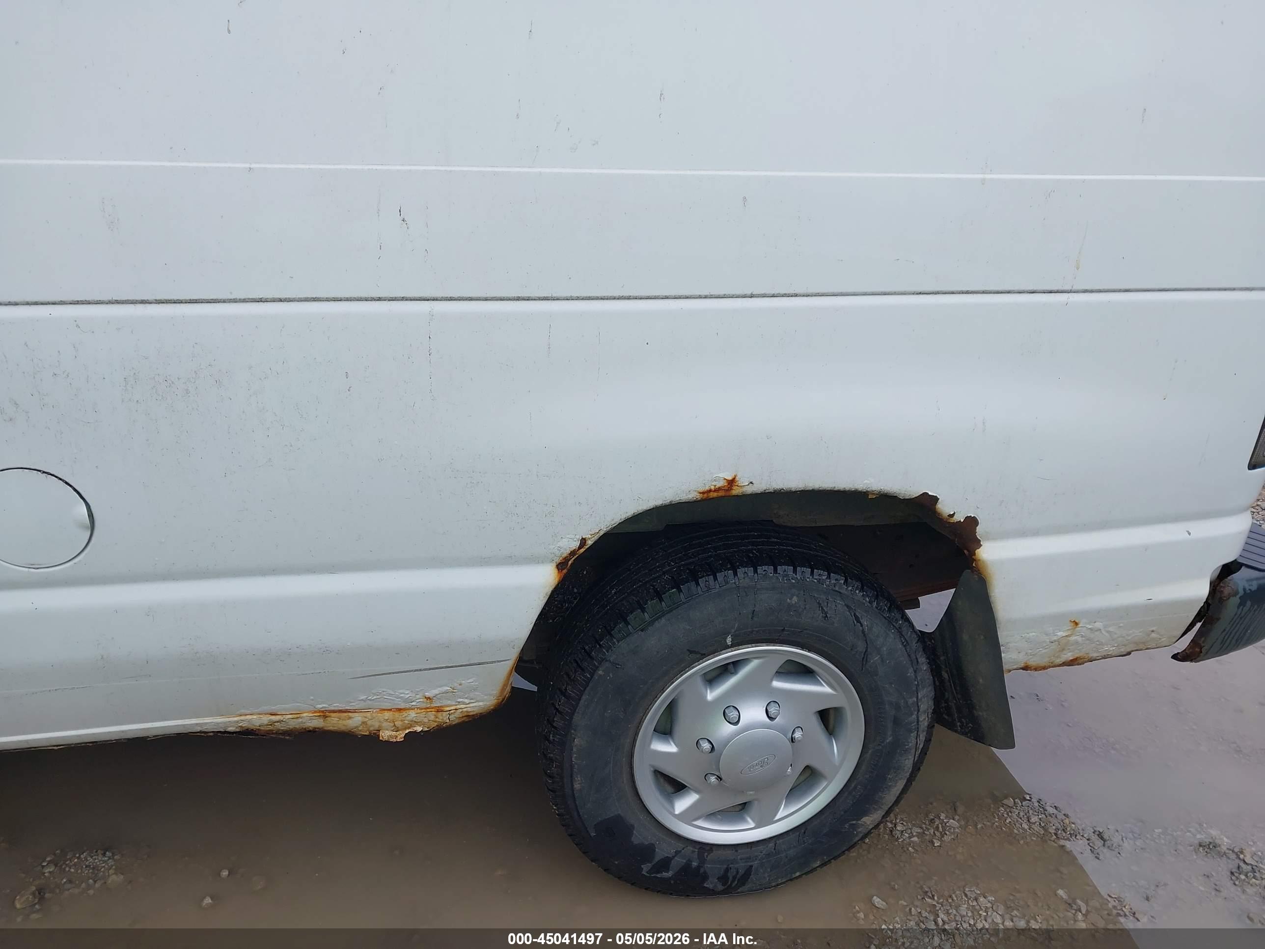 FORD E-250 image 6