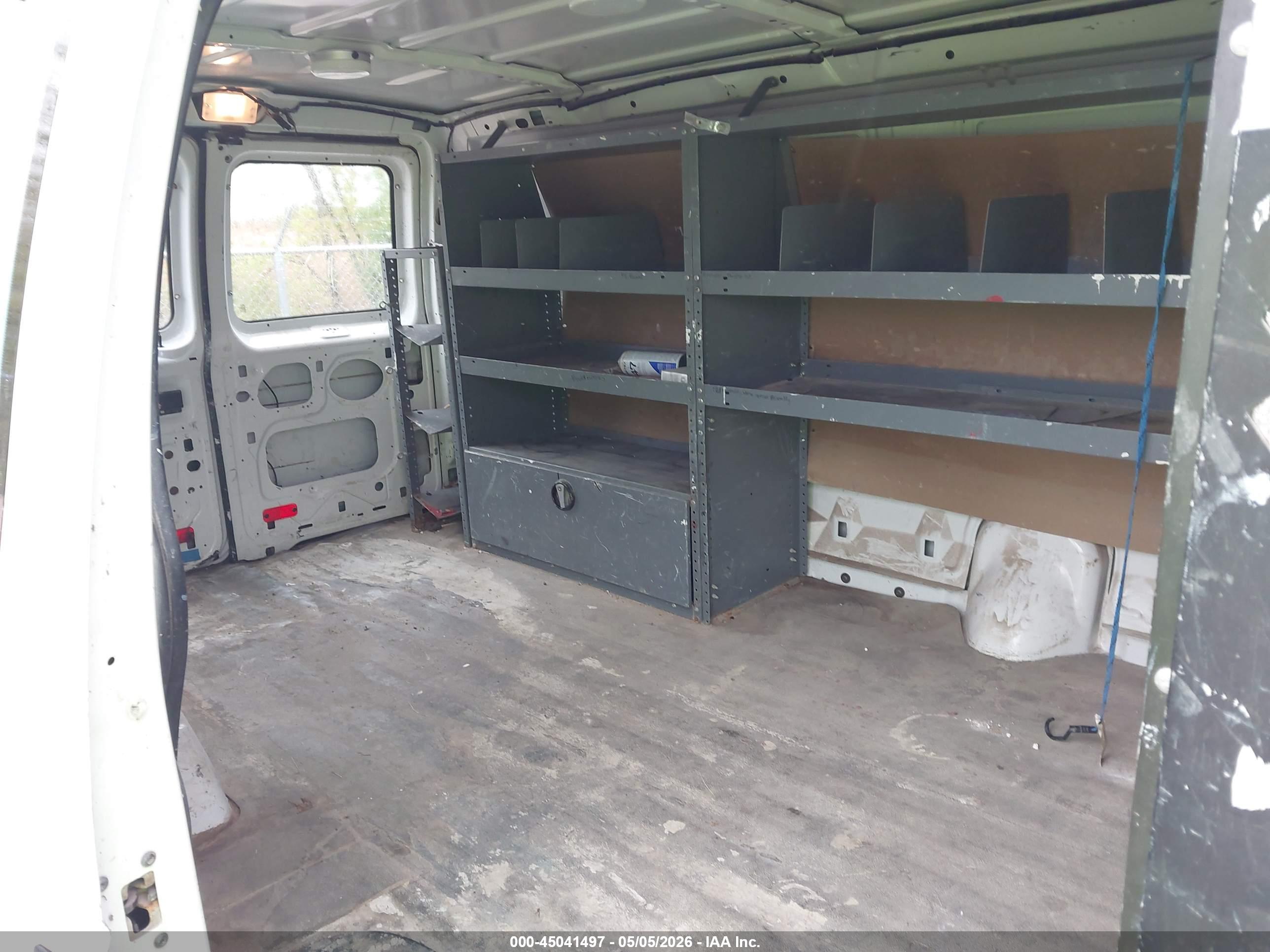 FORD E-250 image 8