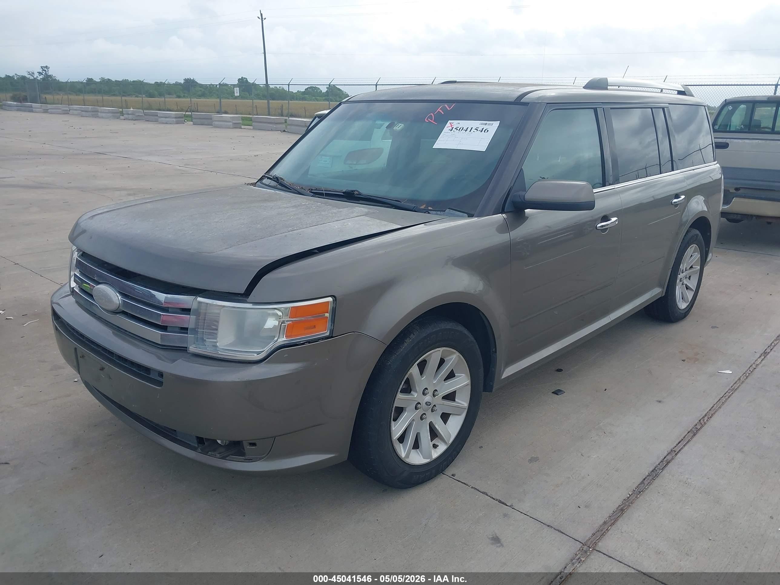 FORD FLEX image 2