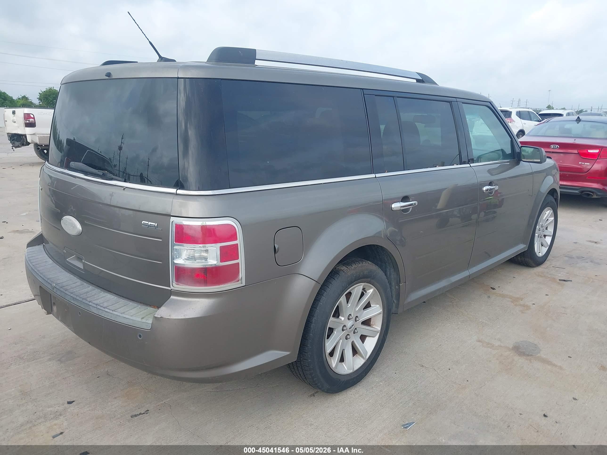 FORD FLEX image 4