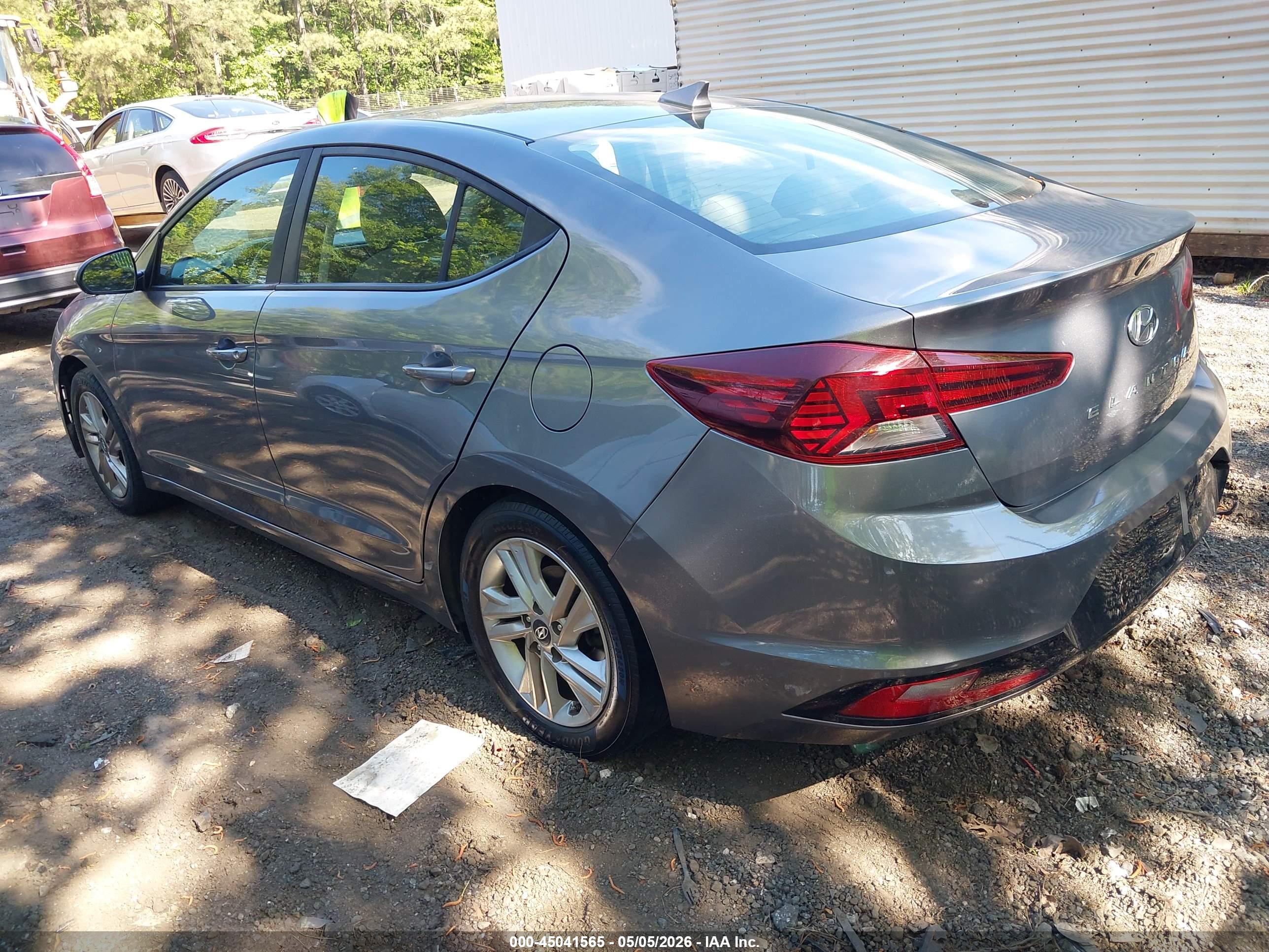 HYUNDAI ELANTRA image 3