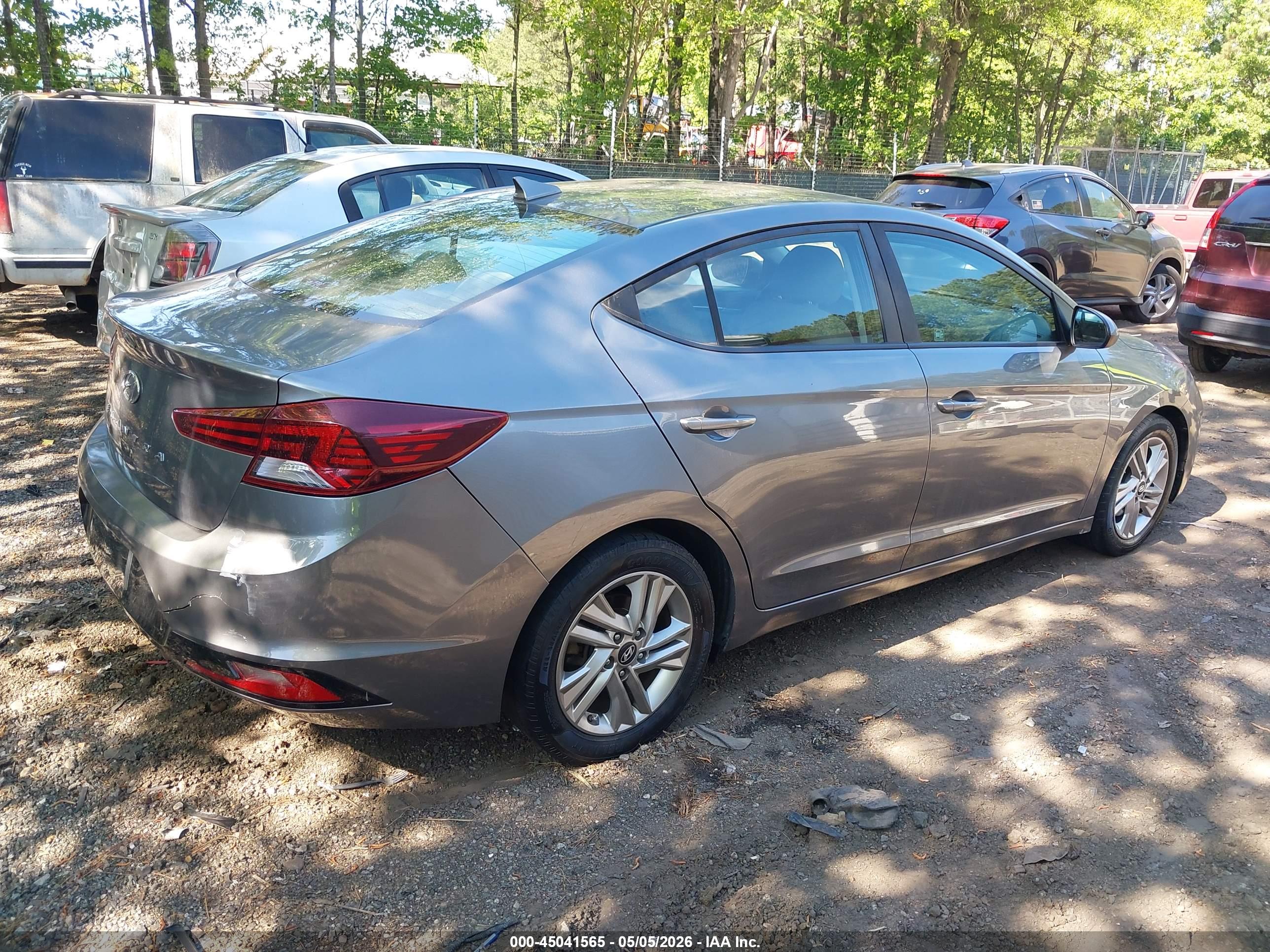 HYUNDAI ELANTRA image 4