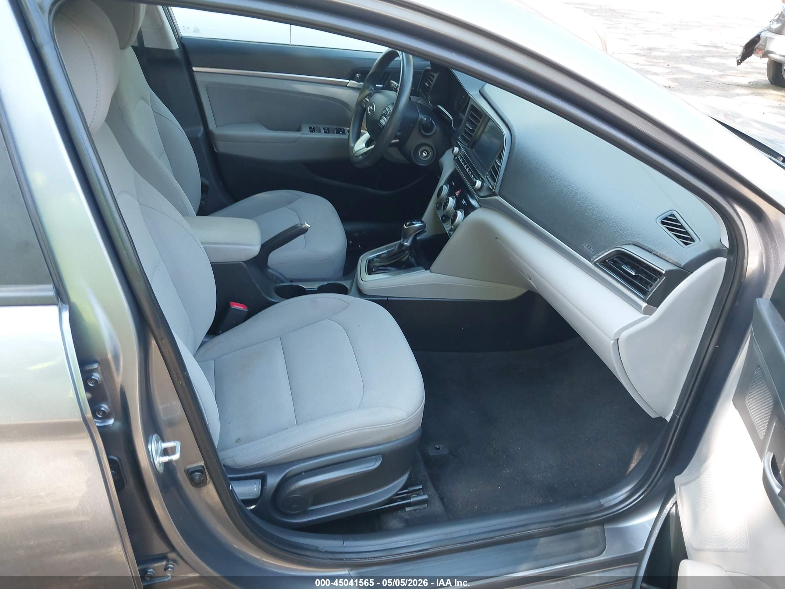 HYUNDAI ELANTRA image 5