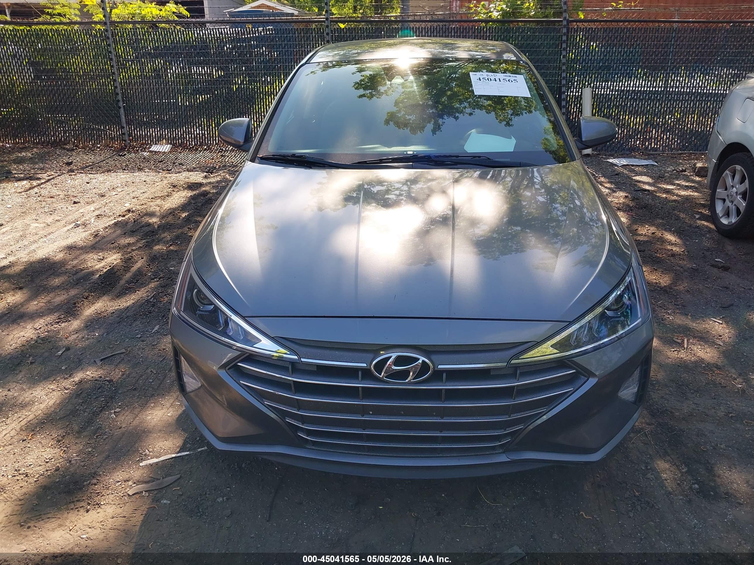 HYUNDAI ELANTRA image 6