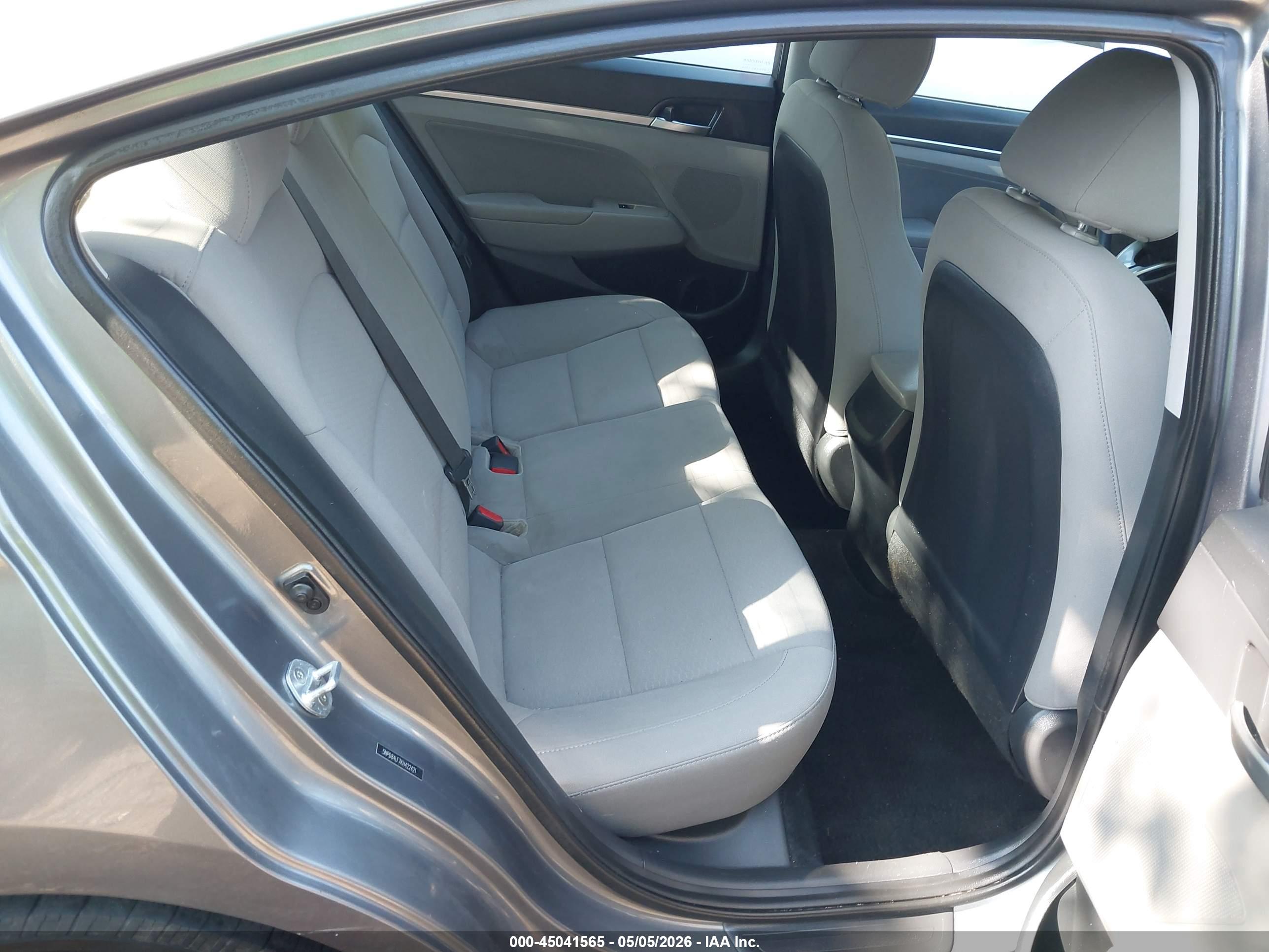 HYUNDAI ELANTRA image 8