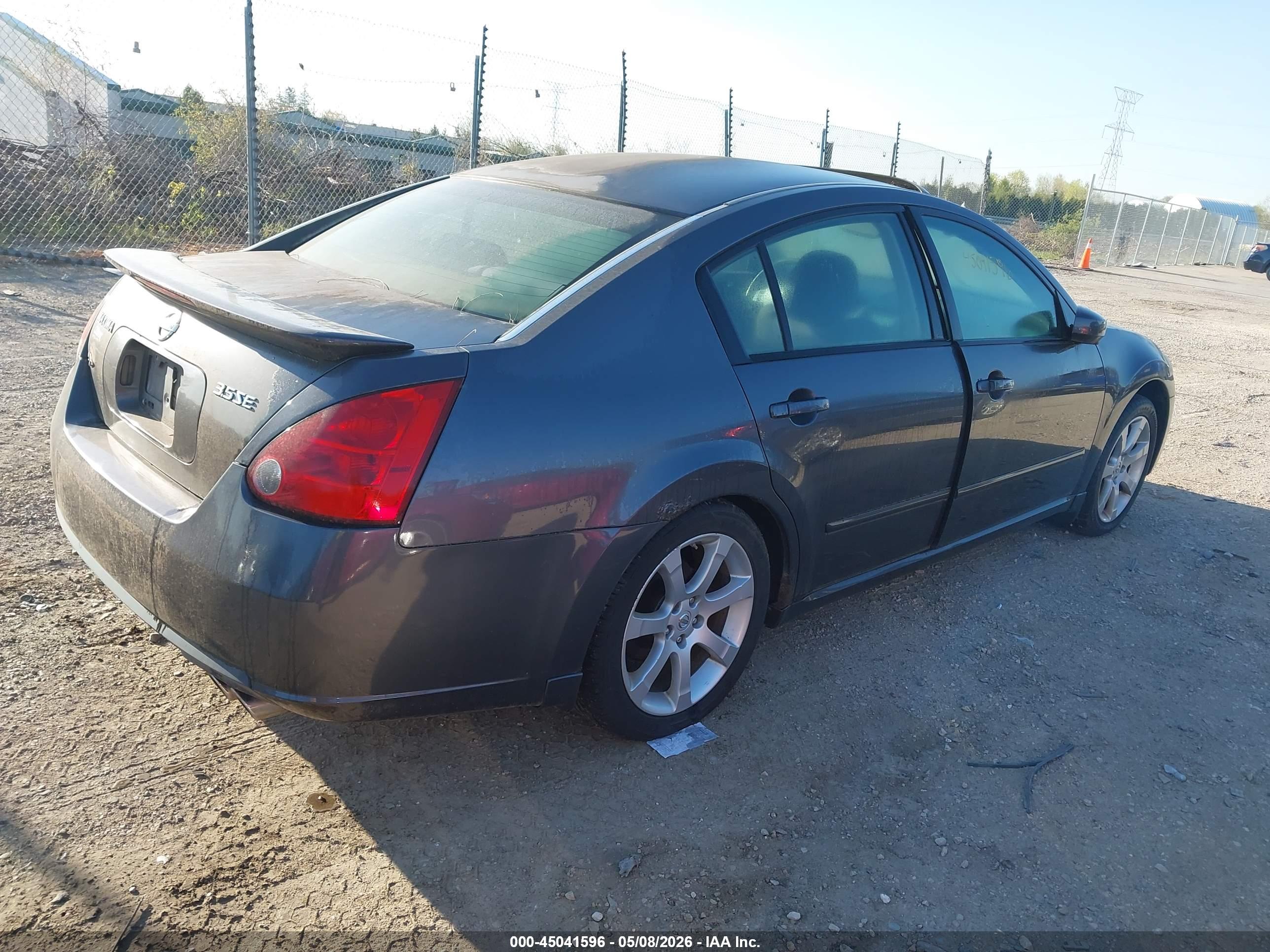 NISSAN MAXIMA image 4