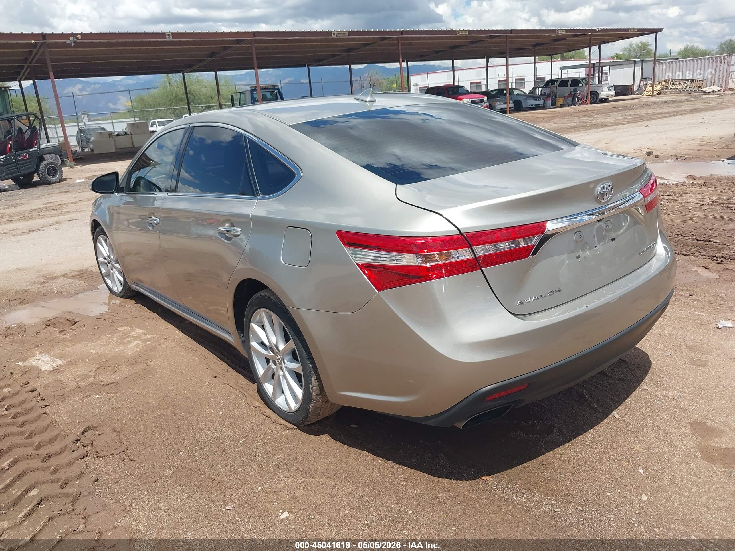 TOYOTA AVALON image 3