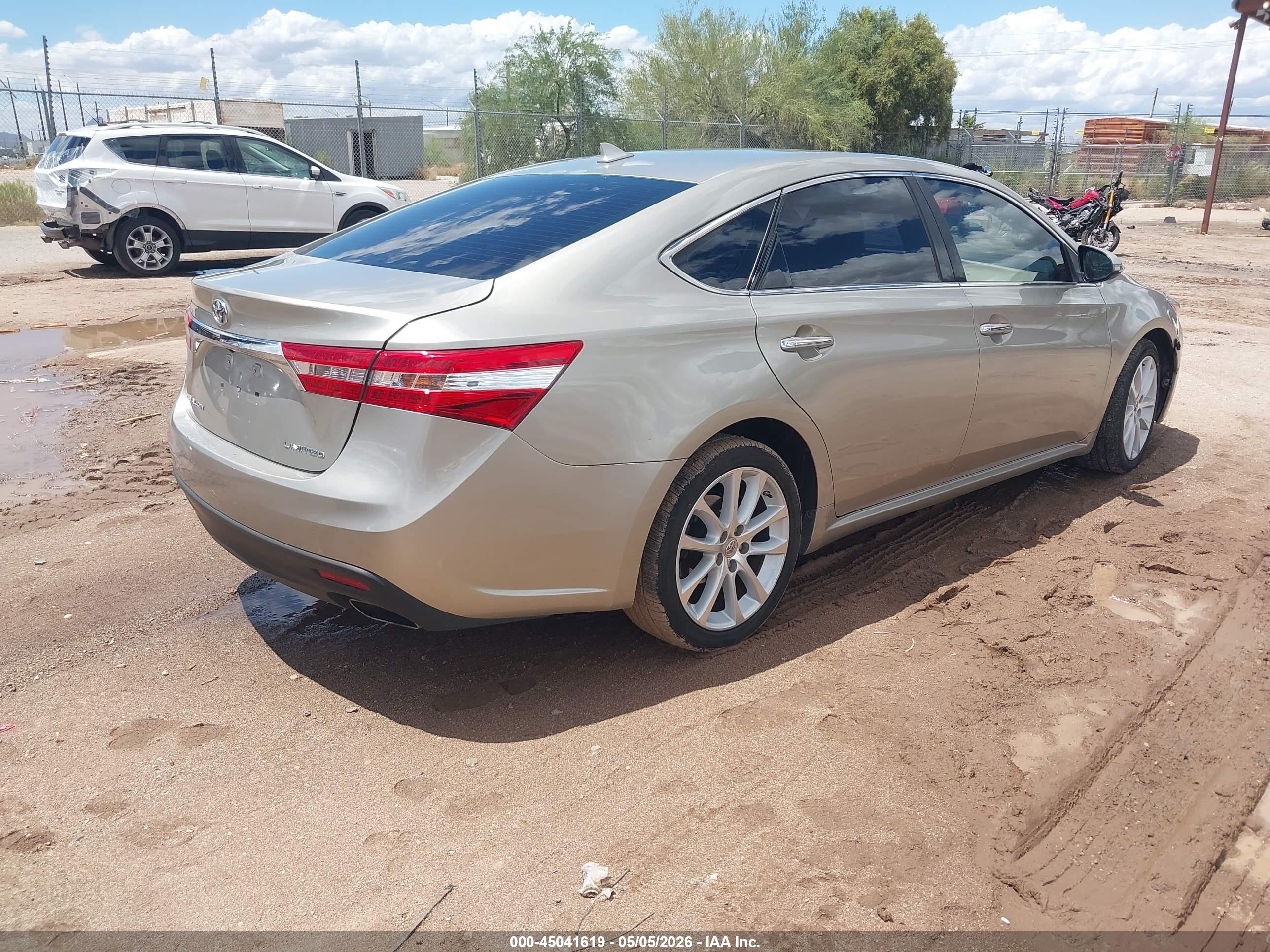 TOYOTA AVALON image 4