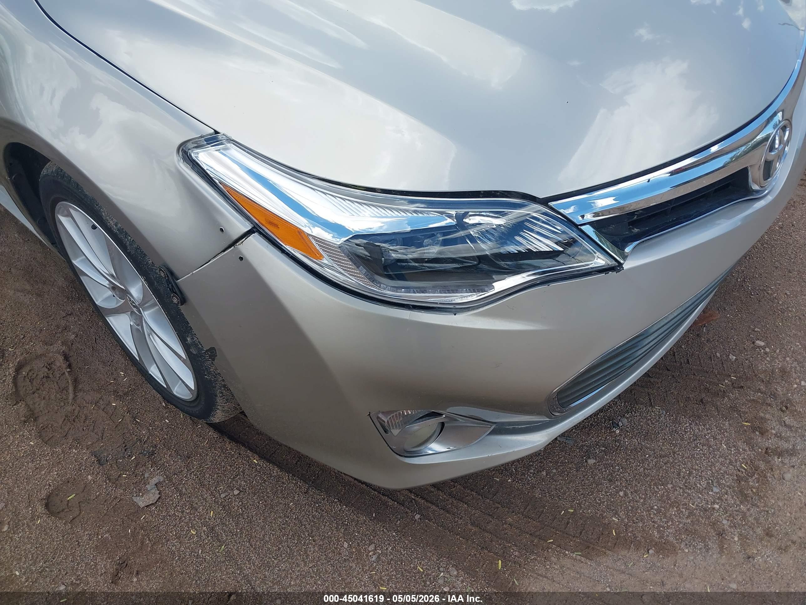 TOYOTA AVALON image 6