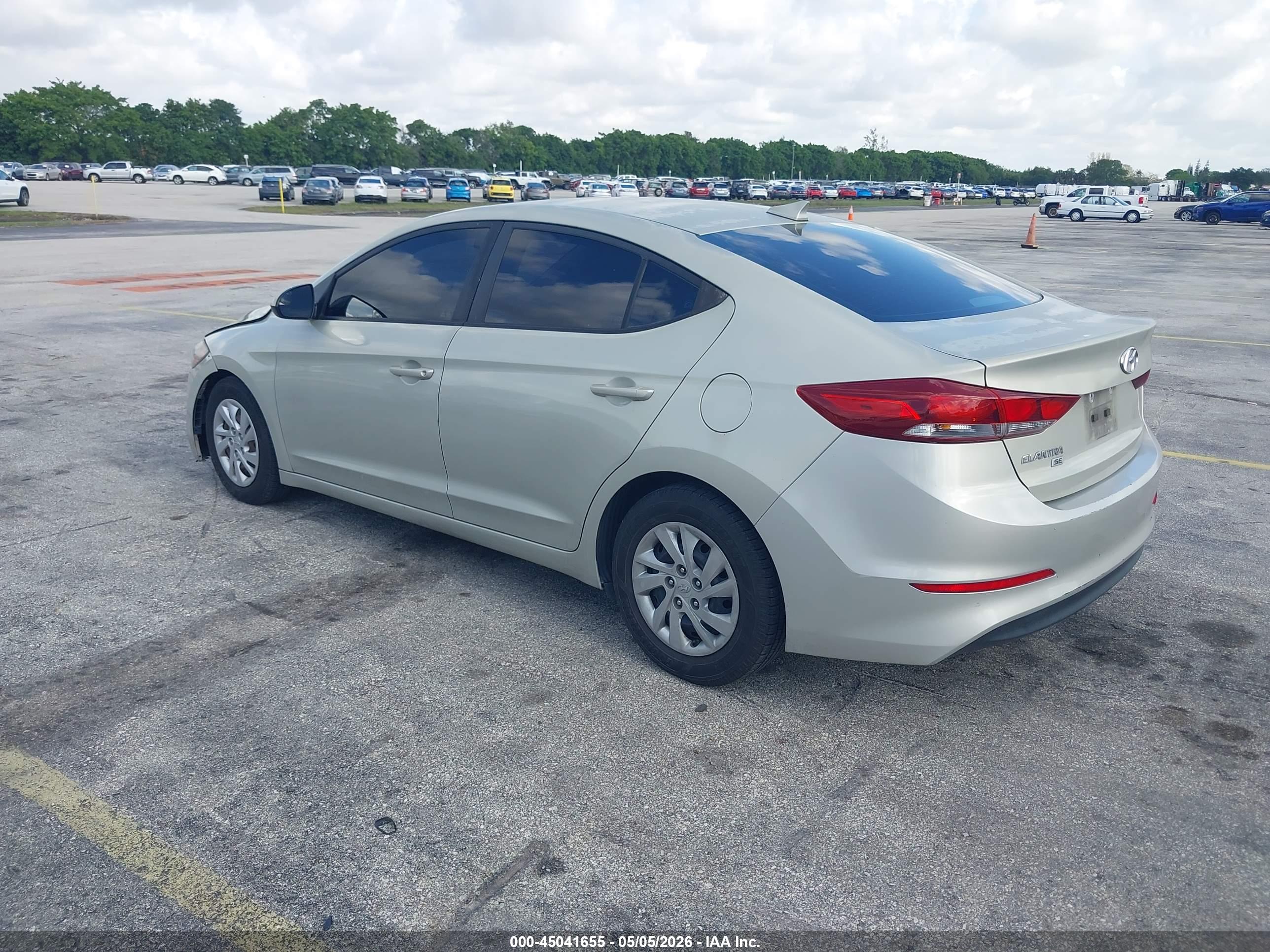 HYUNDAI ELANTRA image 3