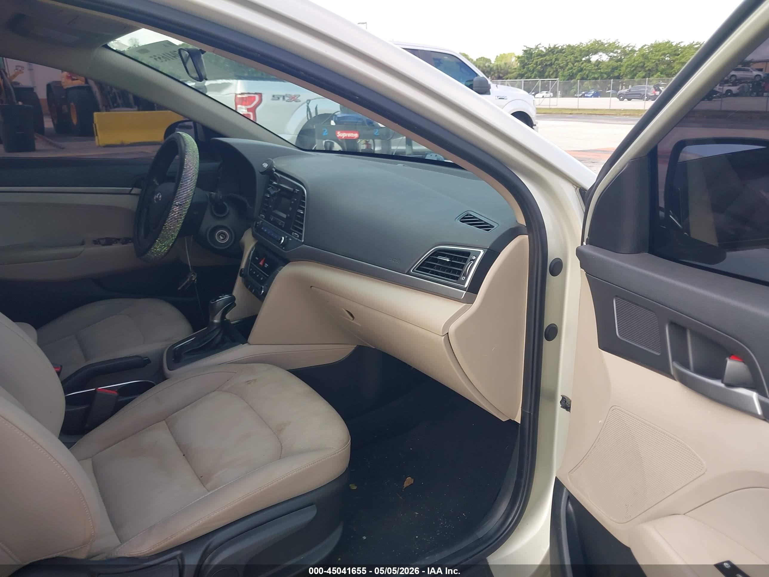 HYUNDAI ELANTRA image 5
