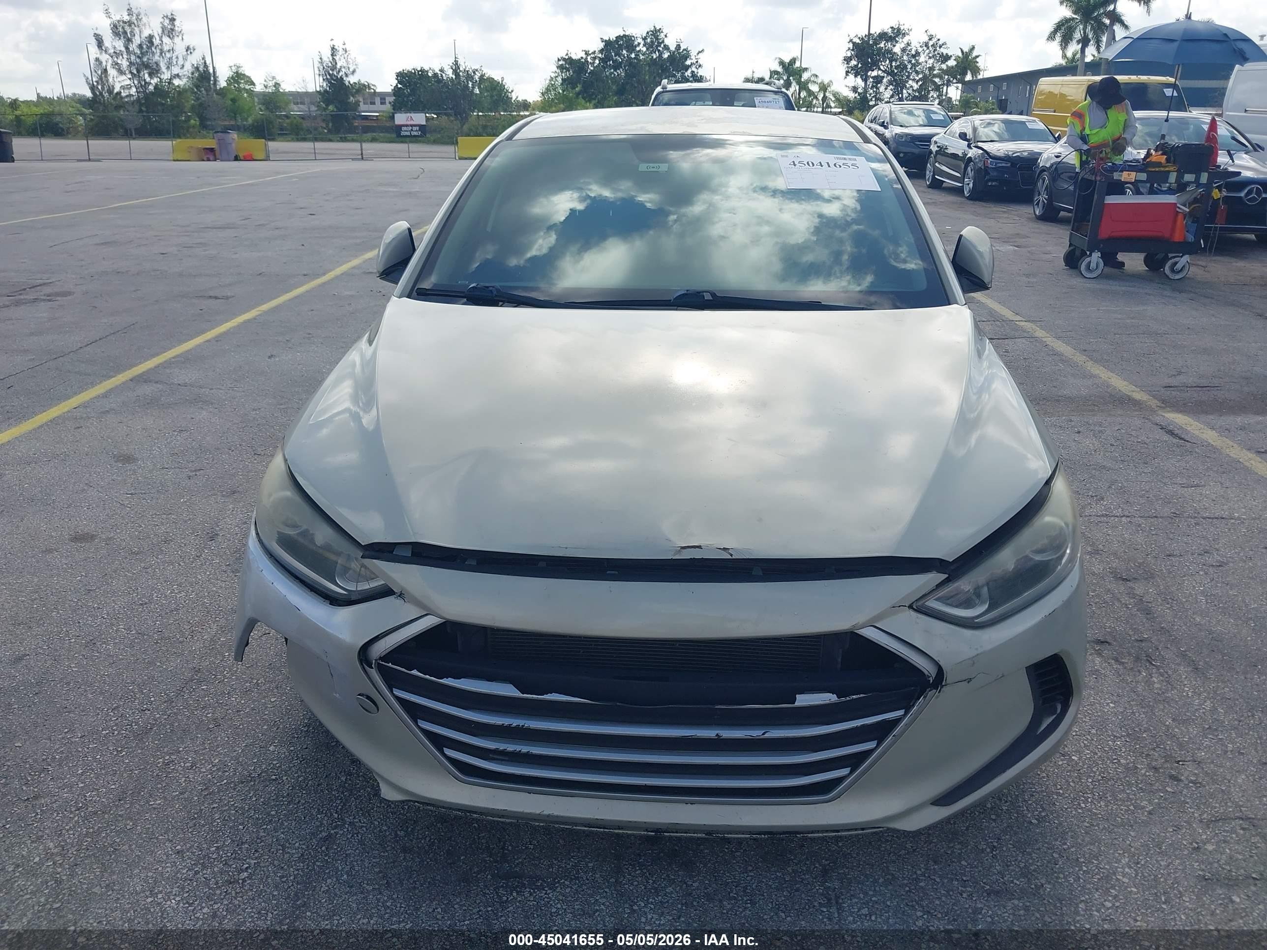 HYUNDAI ELANTRA image 6