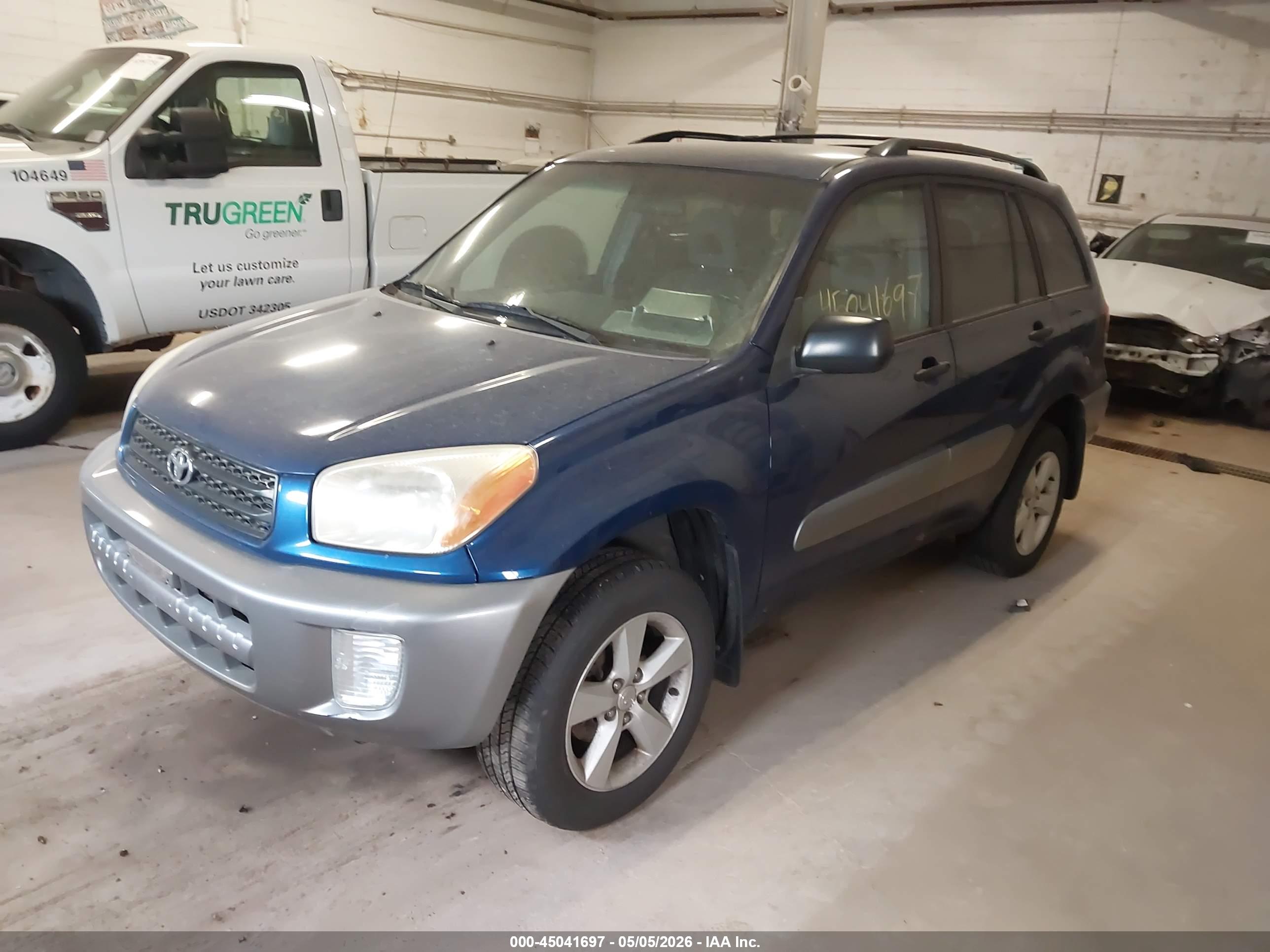 TOYOTA RAV4 image 2