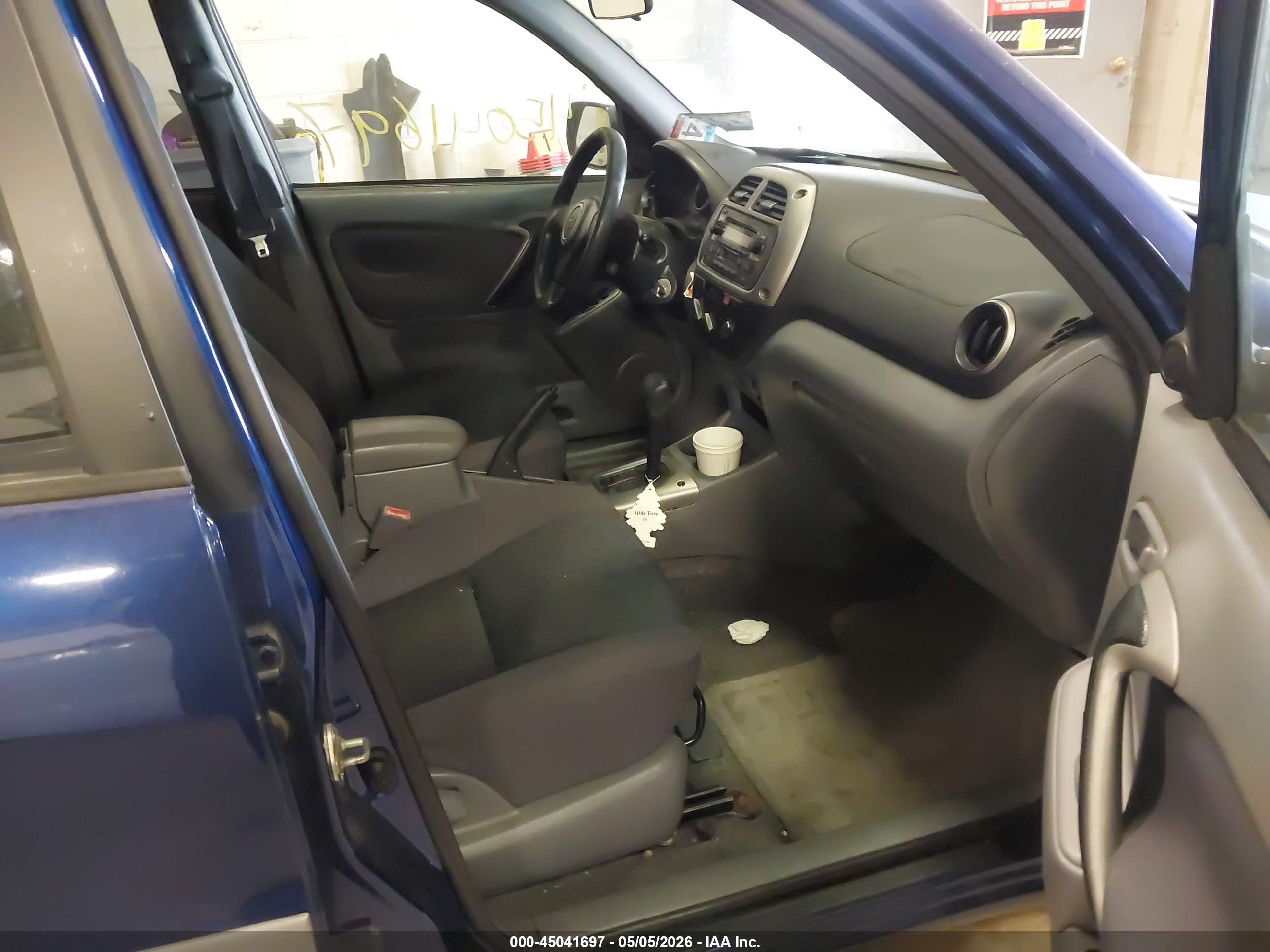 TOYOTA RAV4 image 5