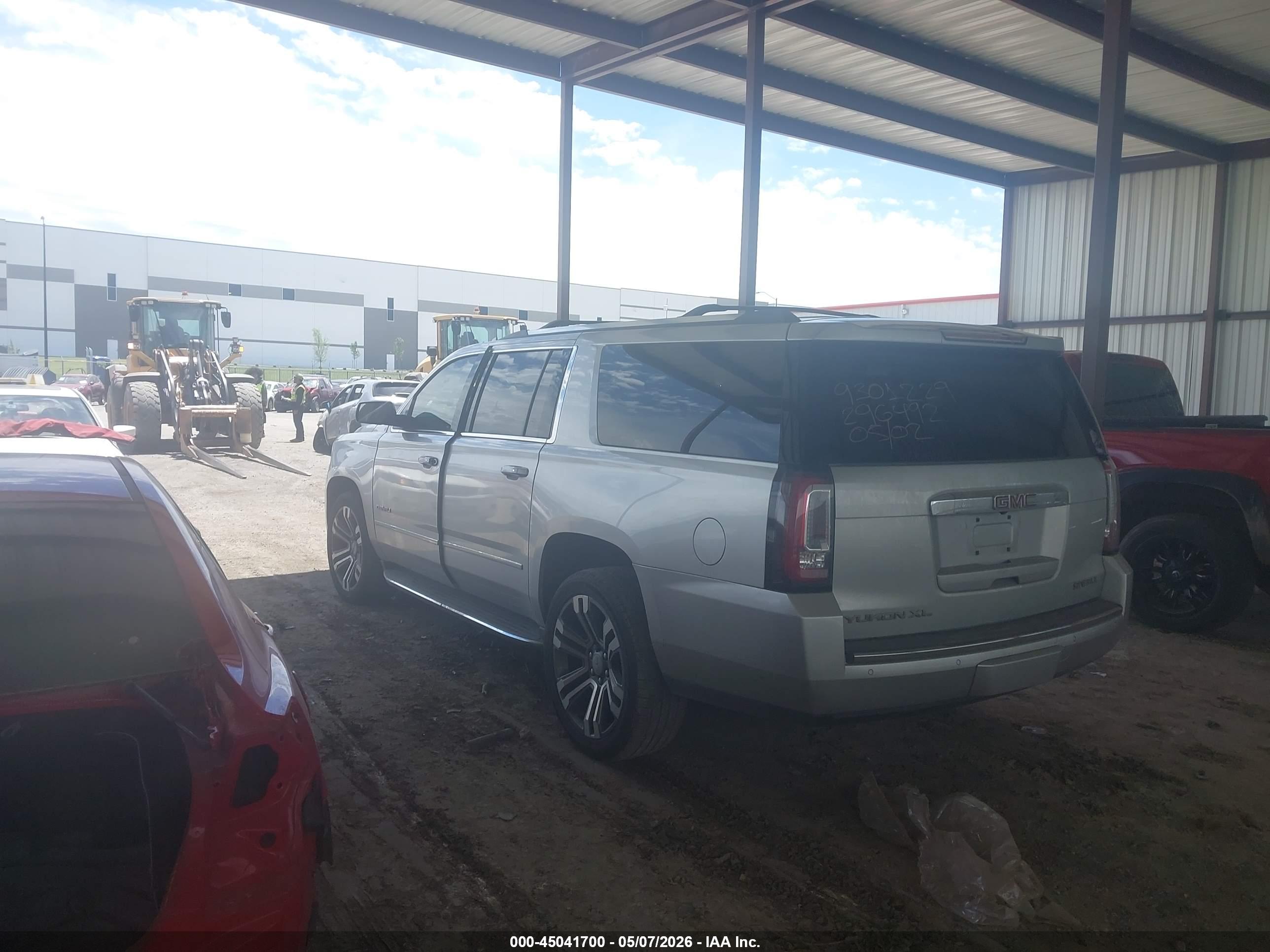 GMC YUKON image 3