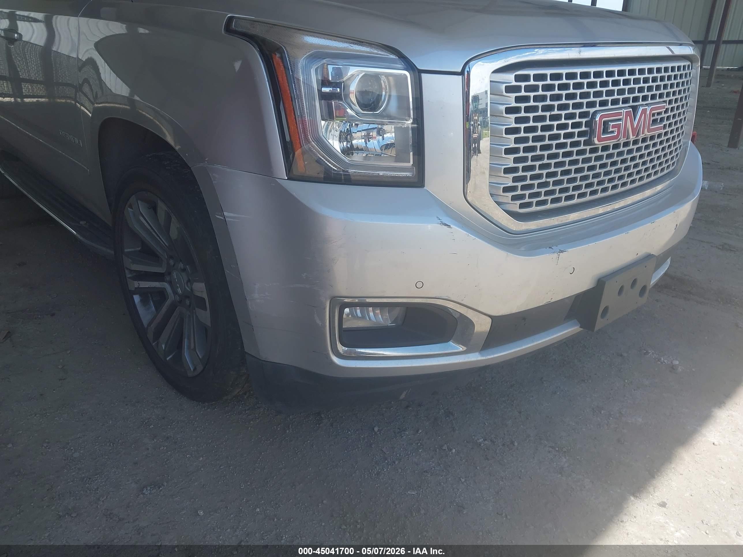 GMC YUKON image 6