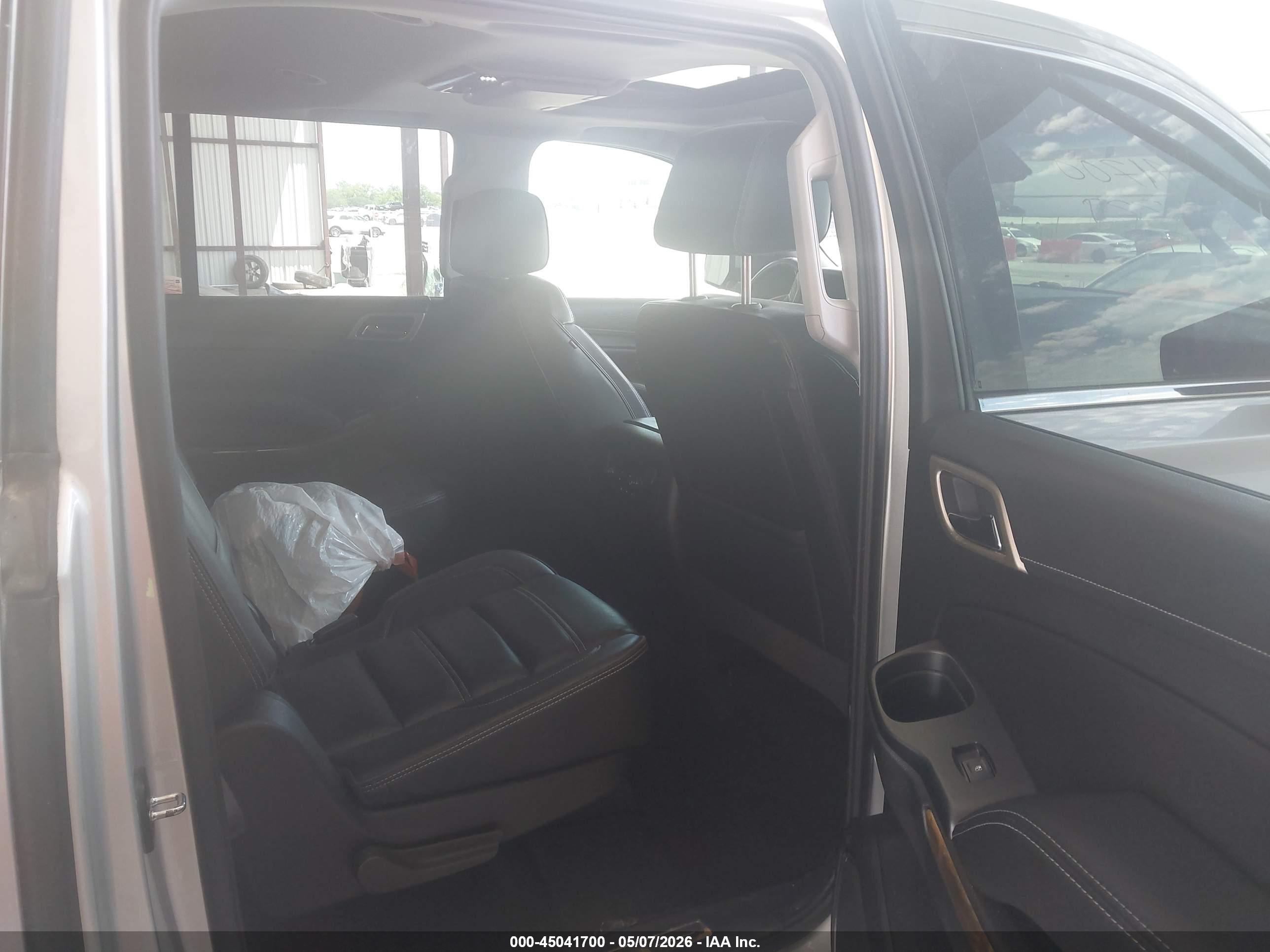 GMC YUKON image 8