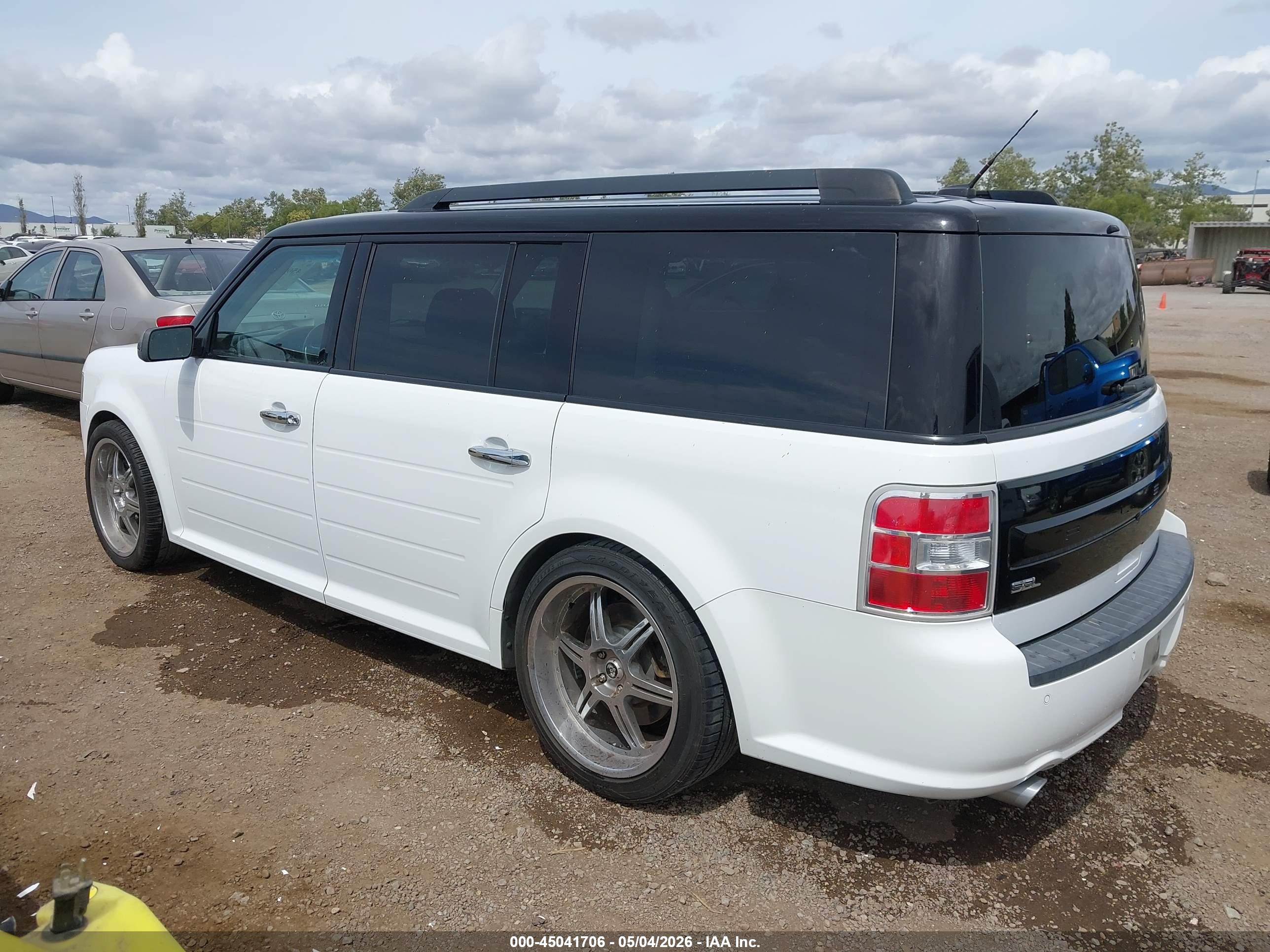 FORD FLEX image 3