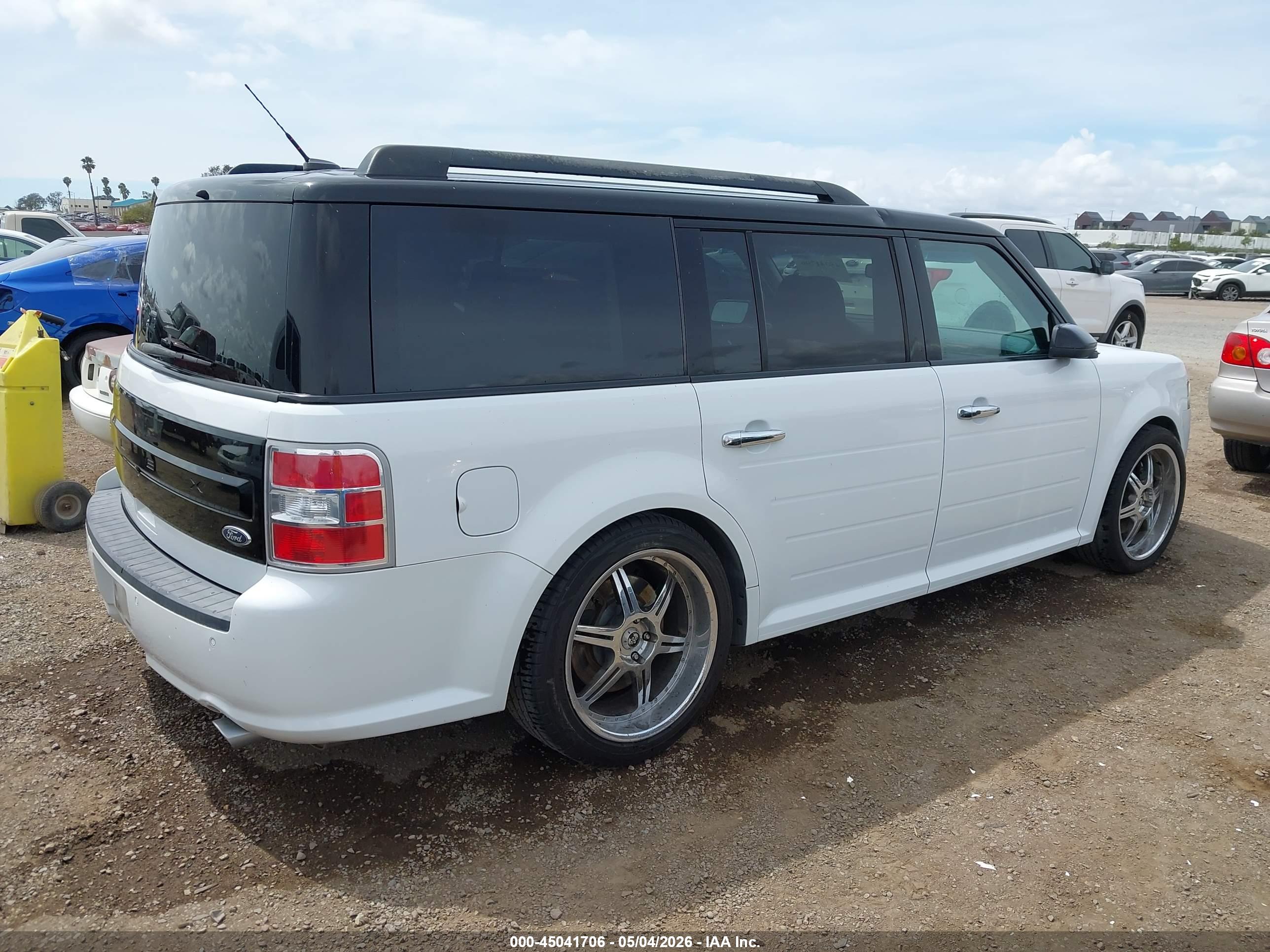 FORD FLEX image 4