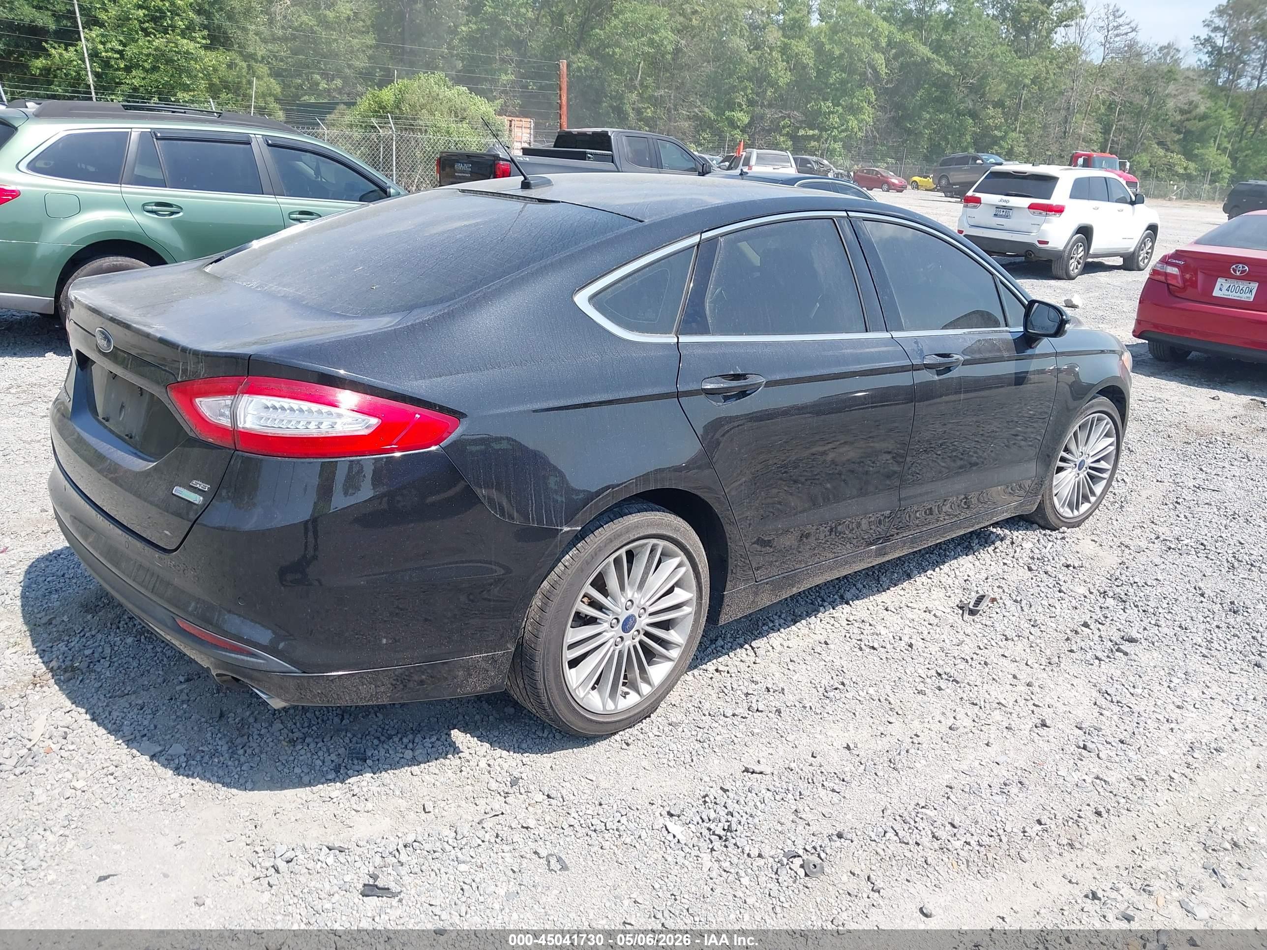 FORD FUSION image 4