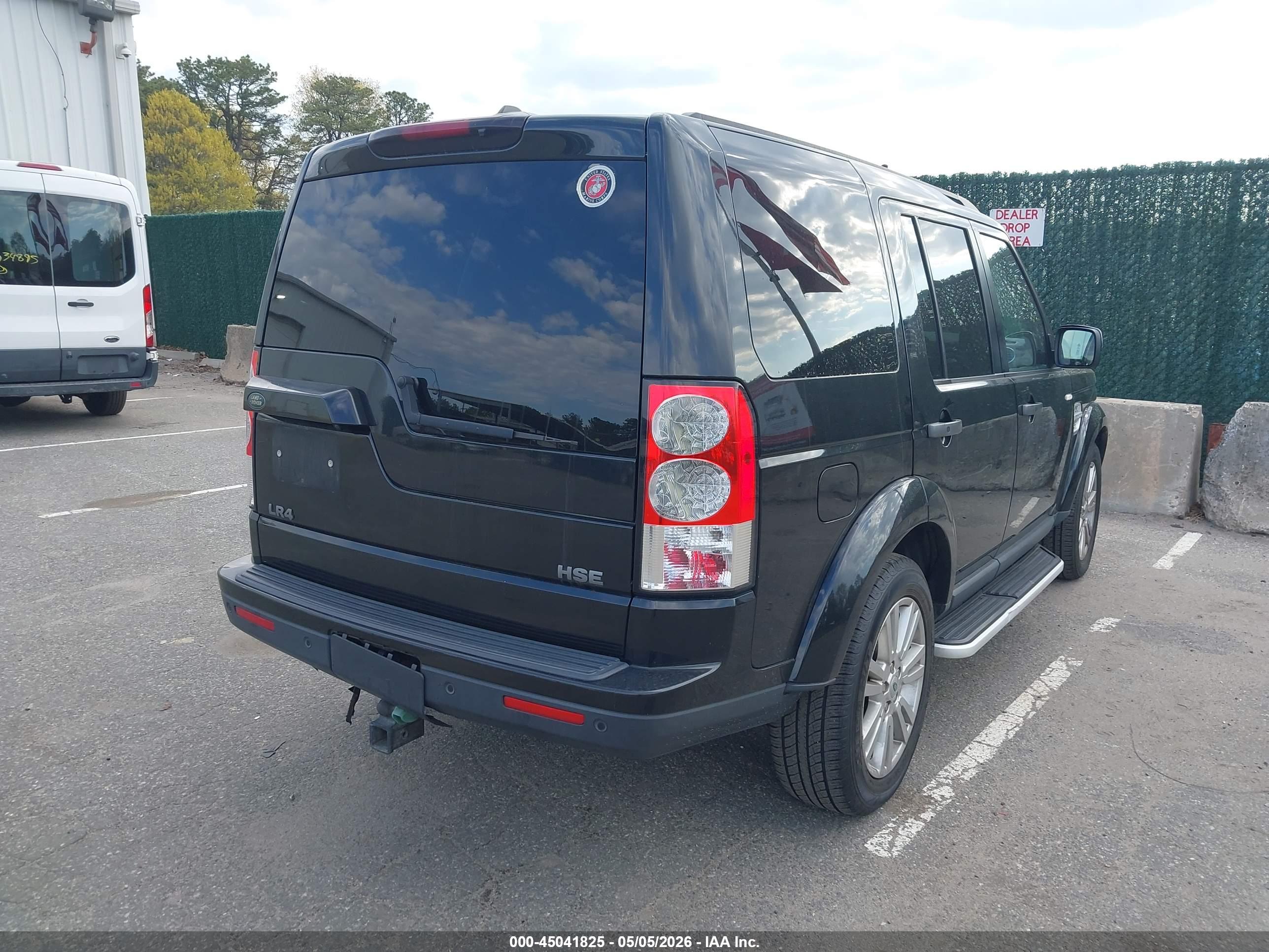 LAND ROVER image 4