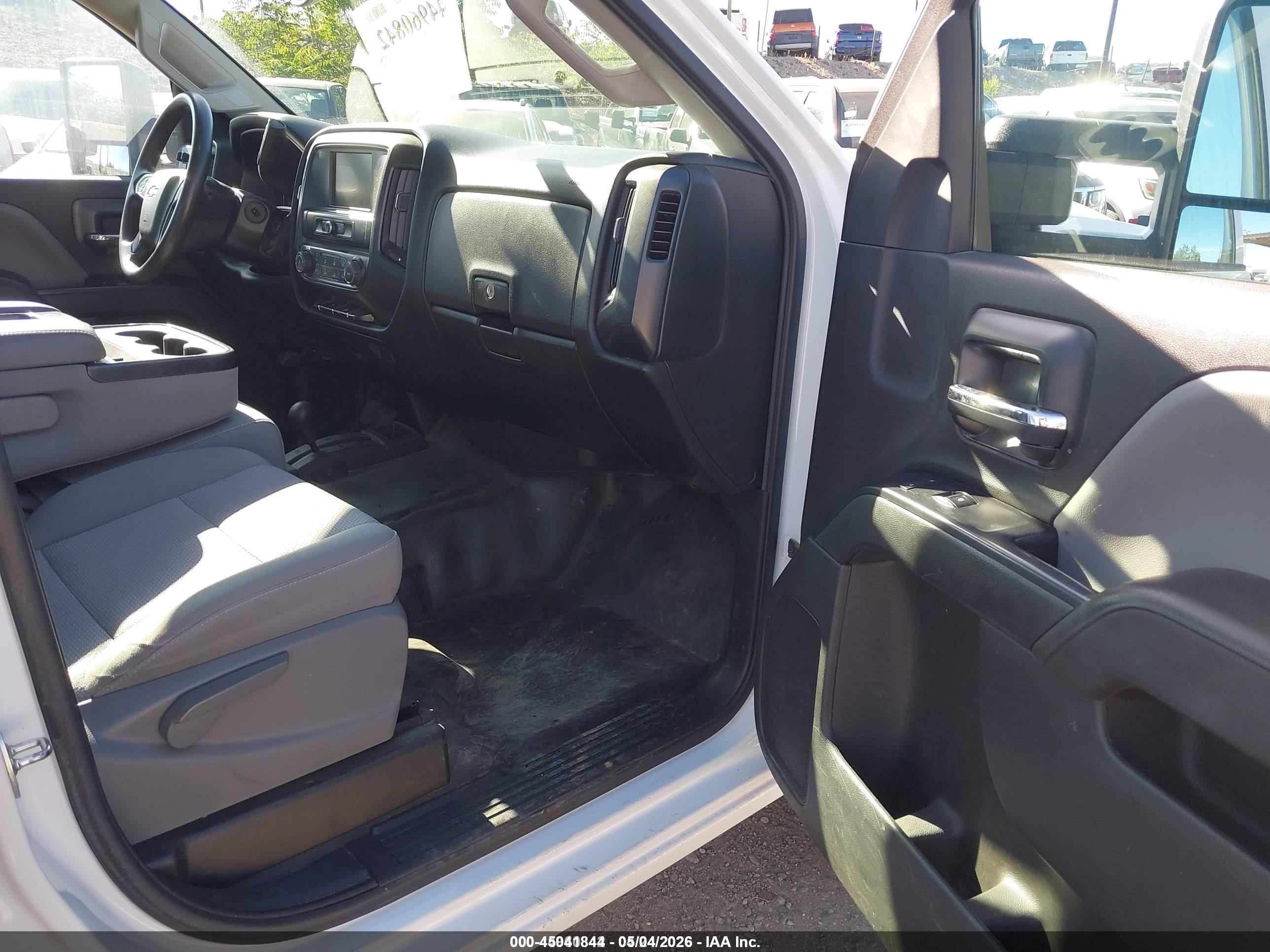 CHEVROLET SILVERADO image 5