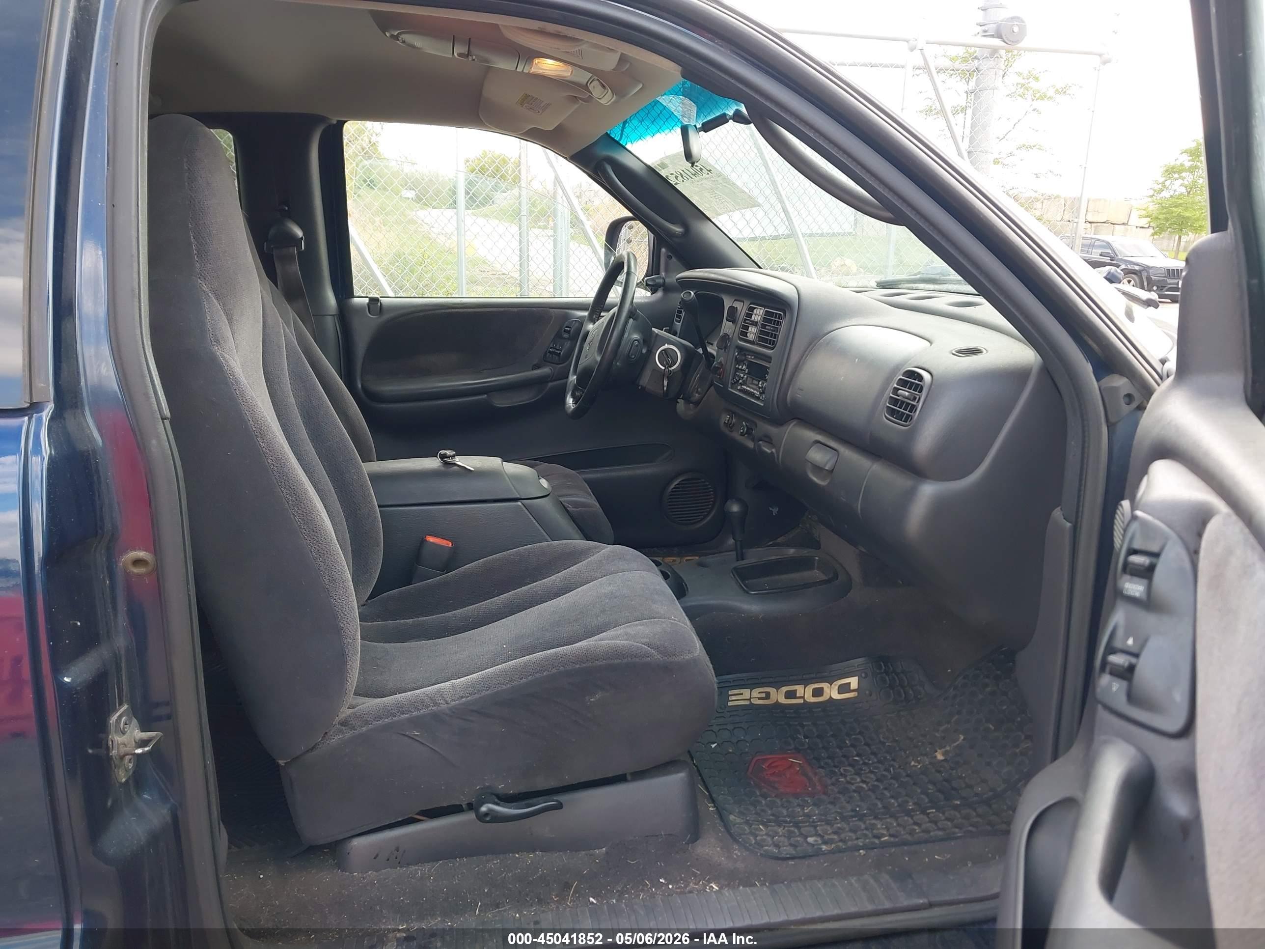 DODGE DAKOTA image 5