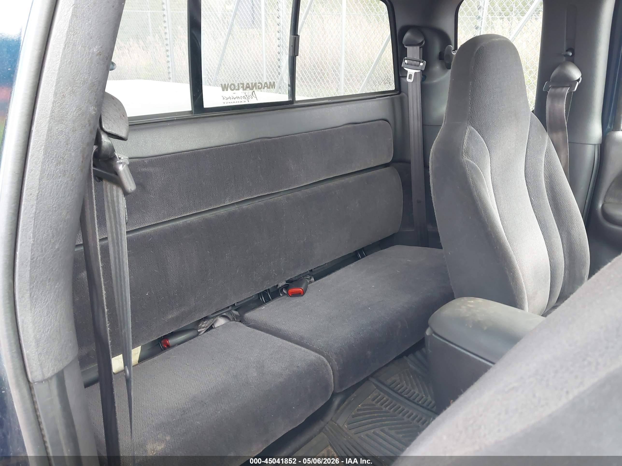 DODGE DAKOTA image 8