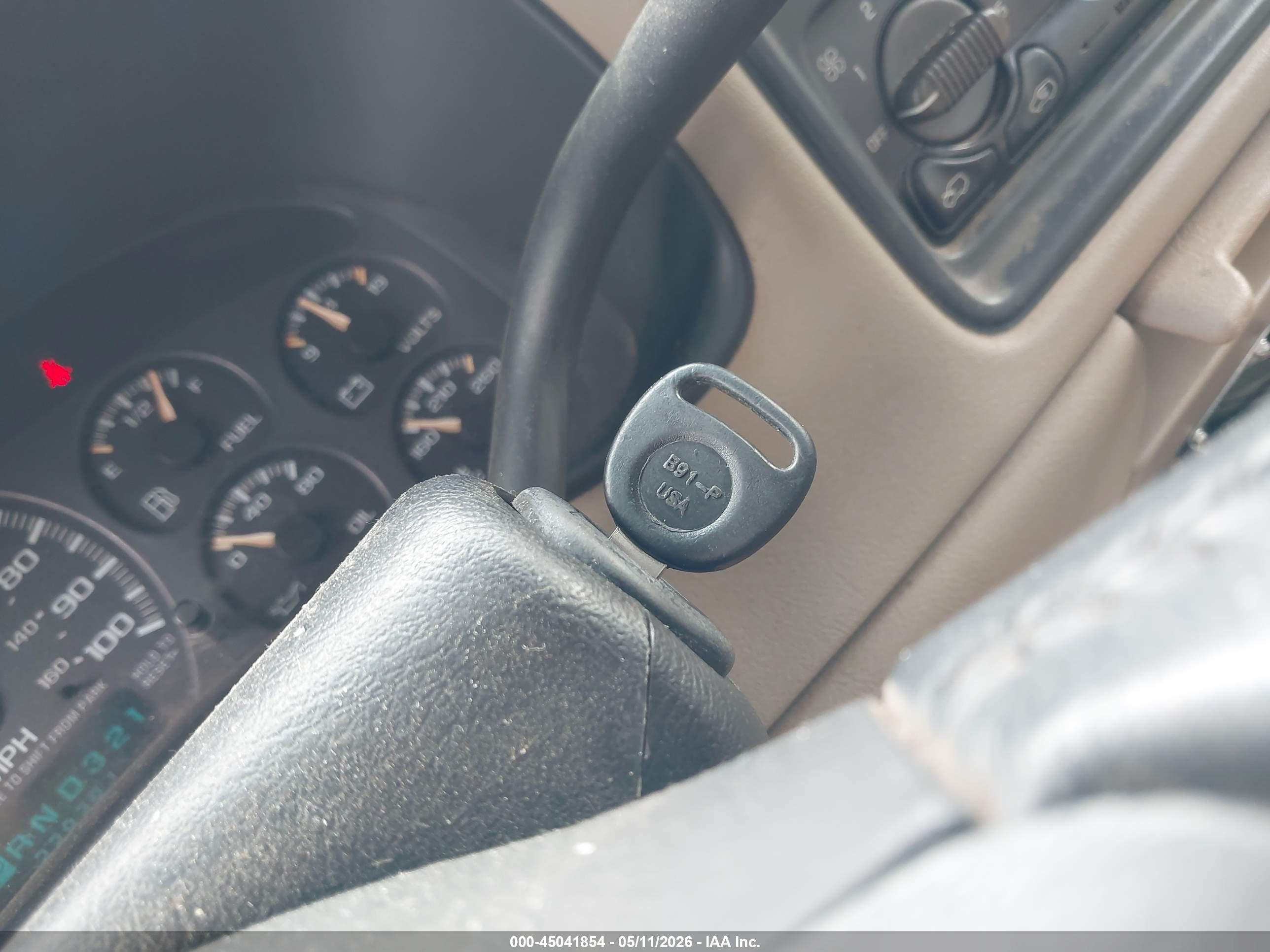 CHEVROLET SILVERADO image 11