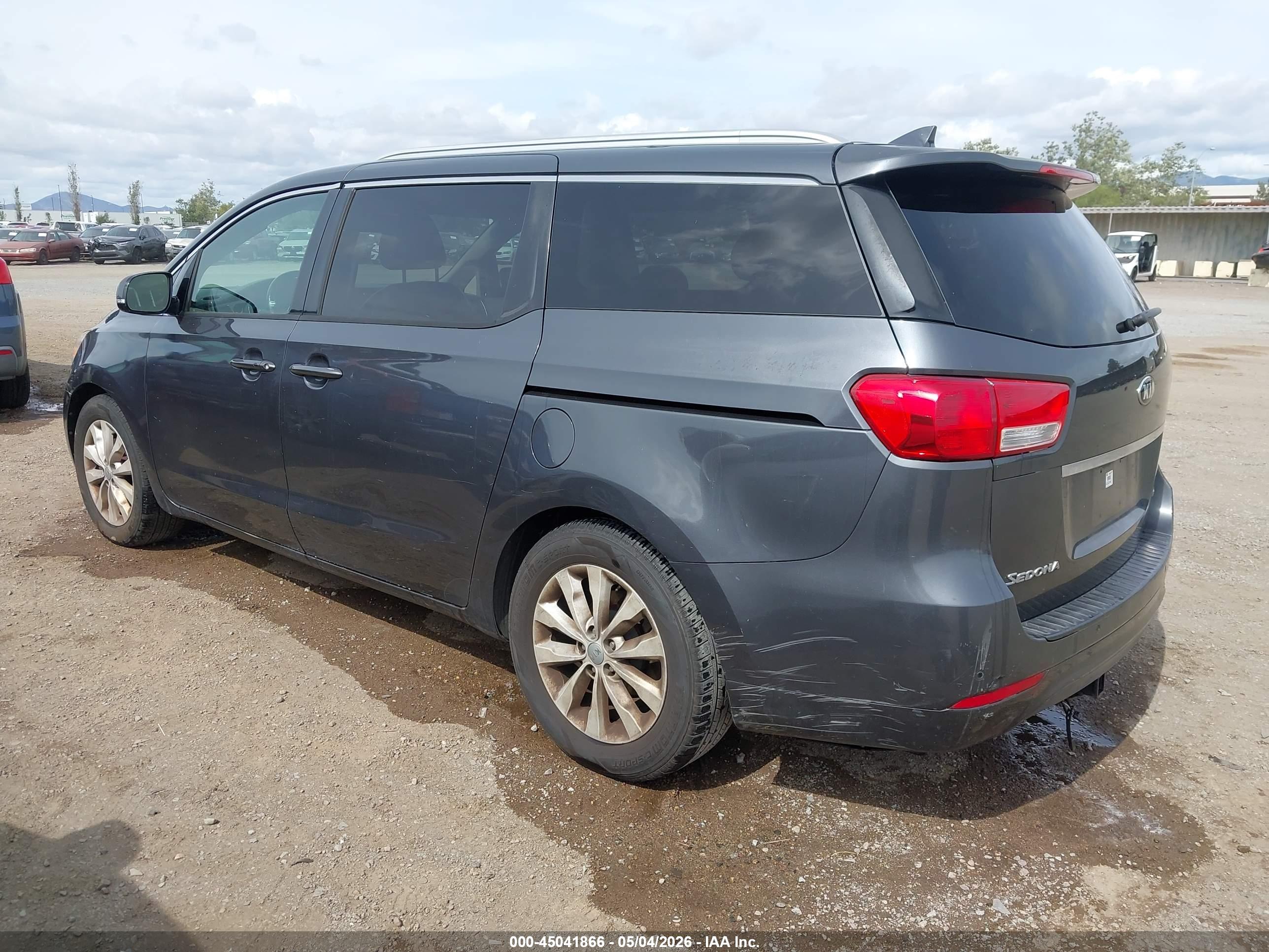 KIA SEDONA image 3