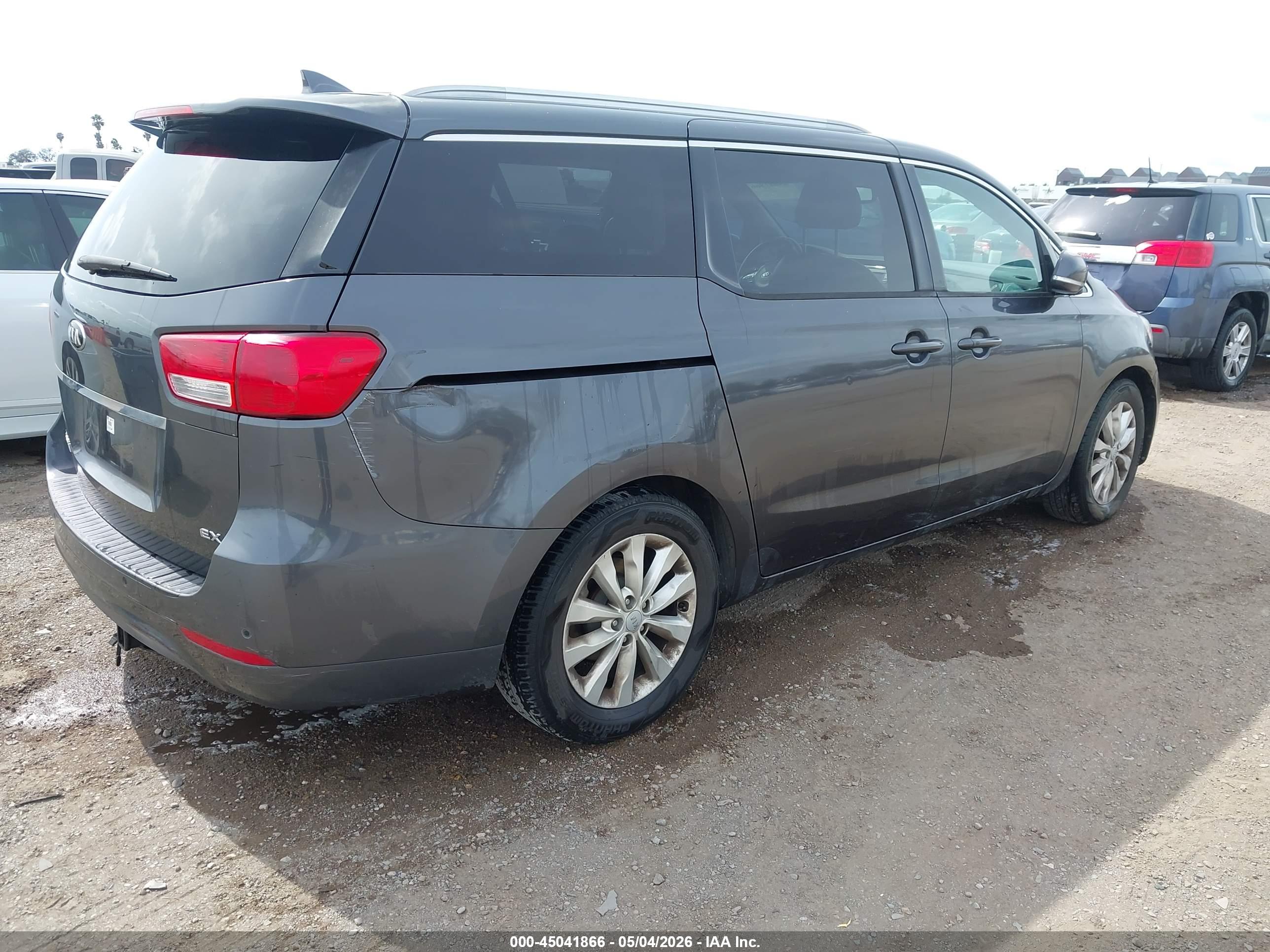 KIA SEDONA image 4