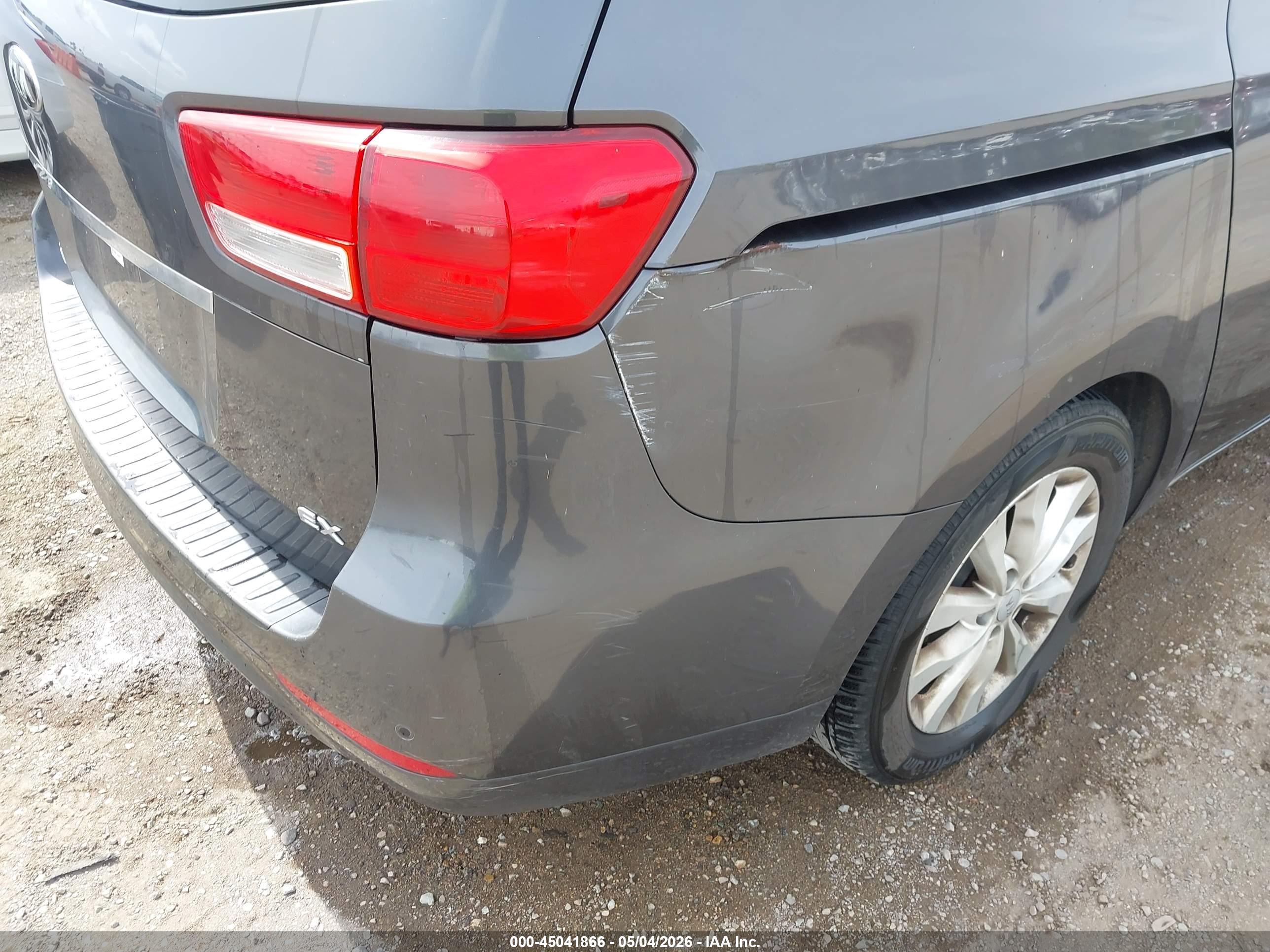 KIA SEDONA image 6